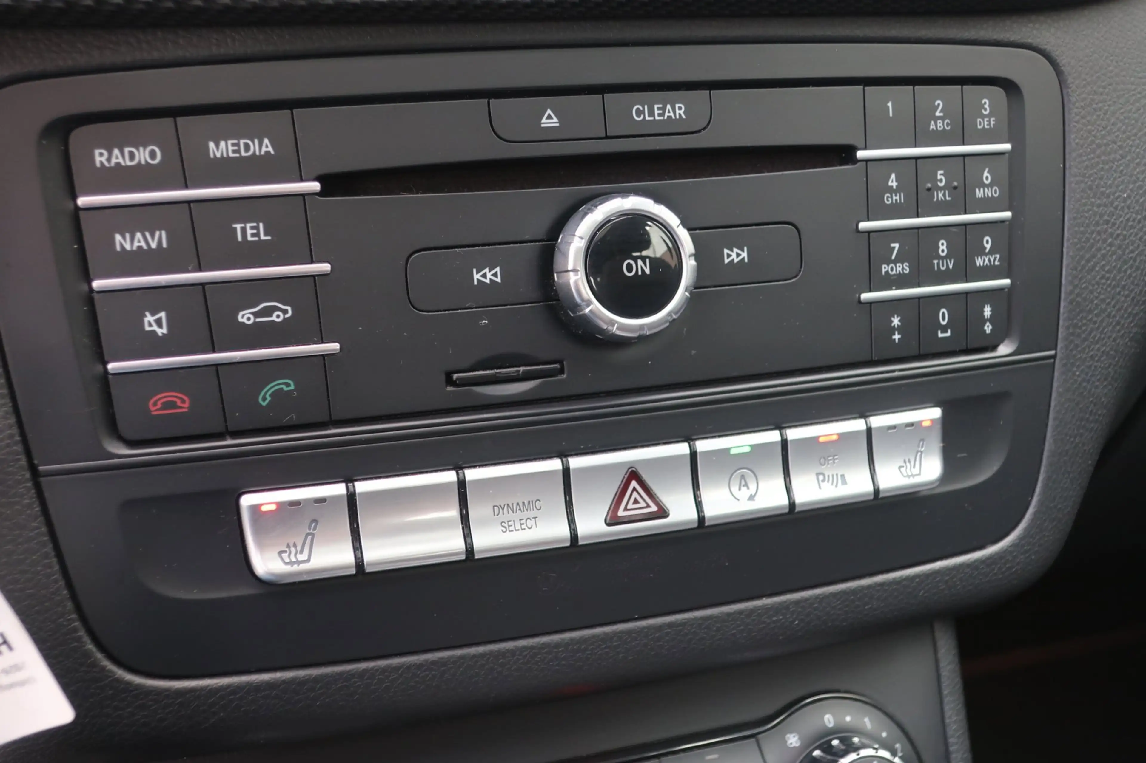 Mercedes-Benz B 180 Ambition AMG 2e EIG_LED_PANO_NAVI_PDC V+A_19-INCH. — photo 24