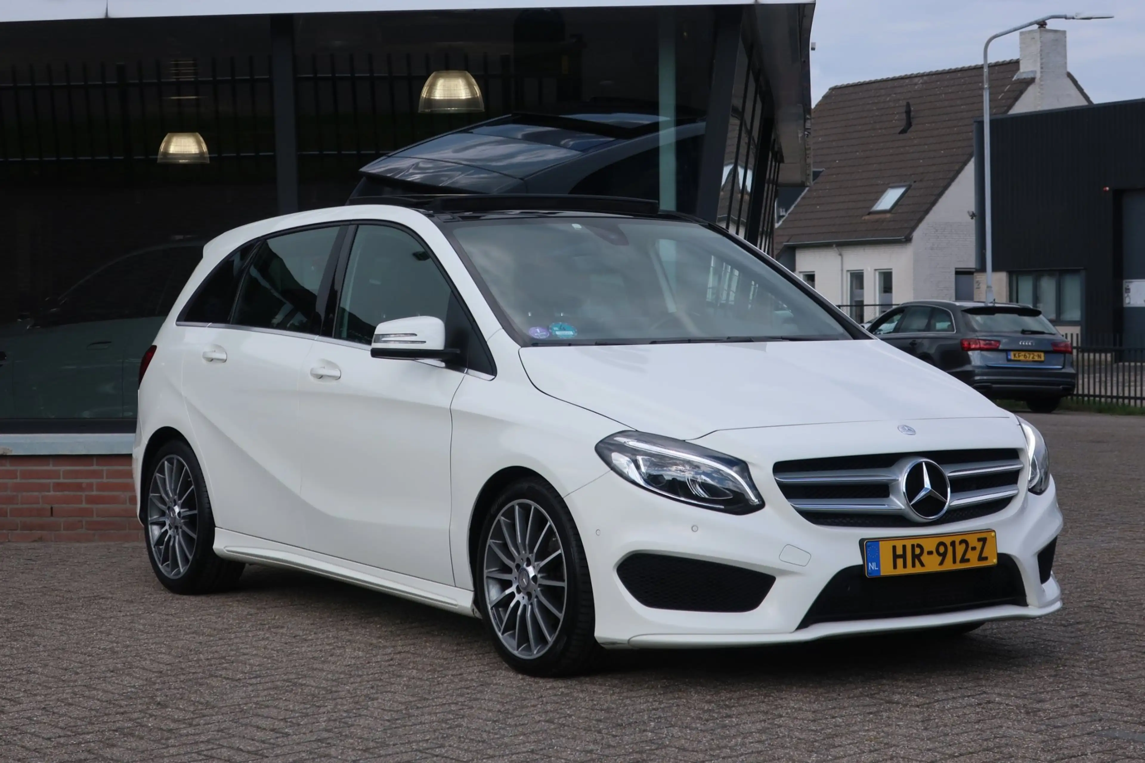 Mercedes-Benz B 180 Ambition AMG 2e EIG_LED_PANO_NAVI_PDC V+A_19-INCH. — photo 7