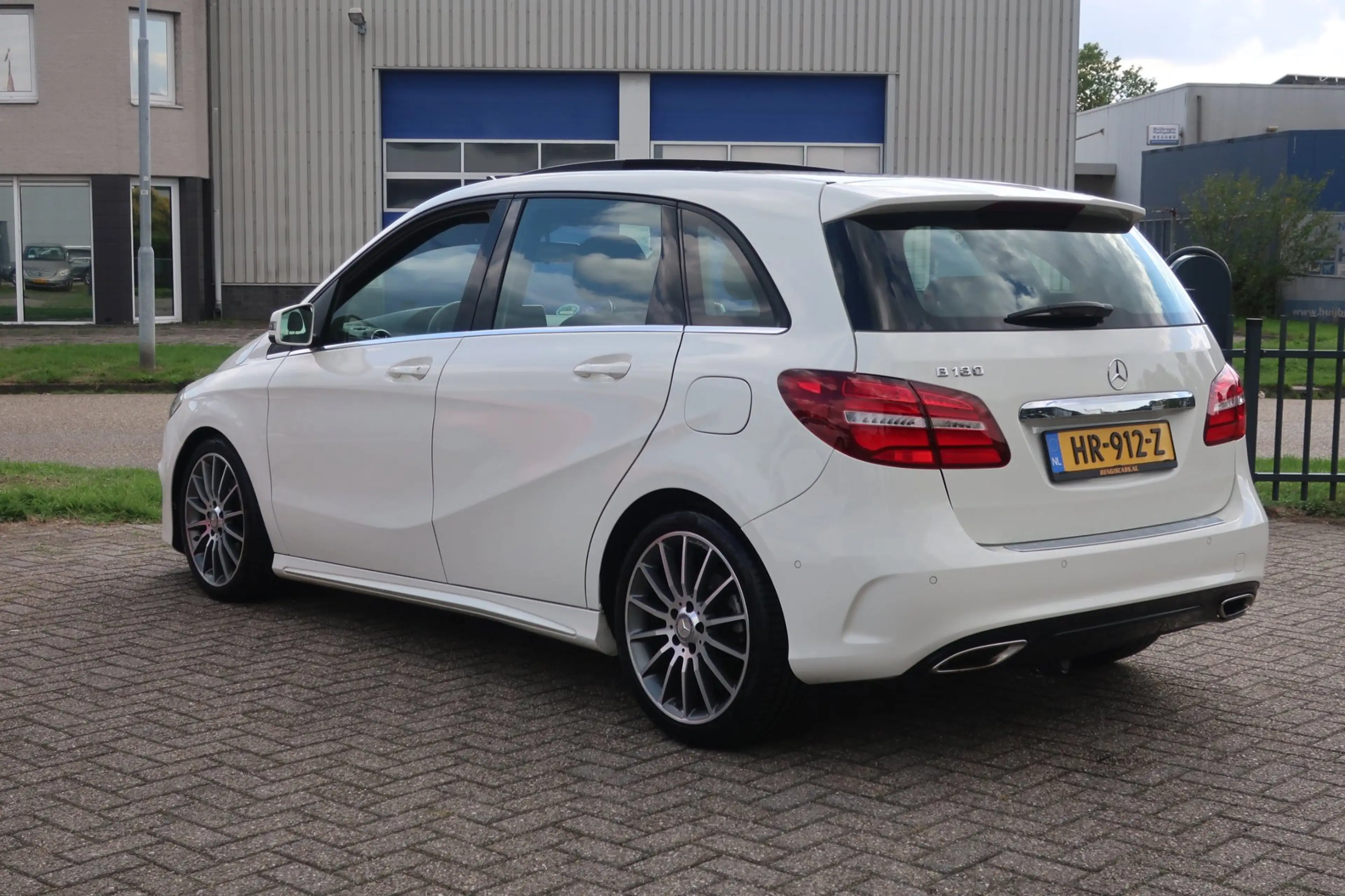 Mercedes-Benz B 180 Ambition AMG 2e EIG_LED_PANO_NAVI_PDC V+A_19-INCH. — photo 11