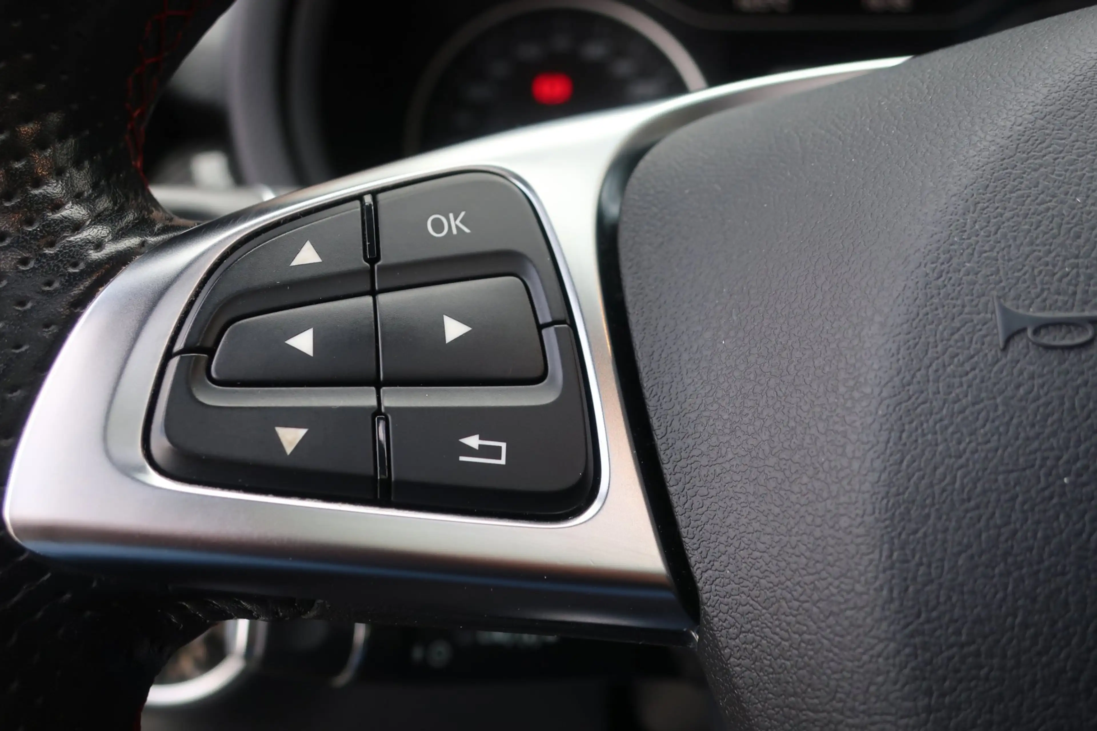 Mercedes-Benz B 180 Ambition AMG 2e EIG_LED_PANO_NAVI_PDC V+A_19-INCH. — photo 21
