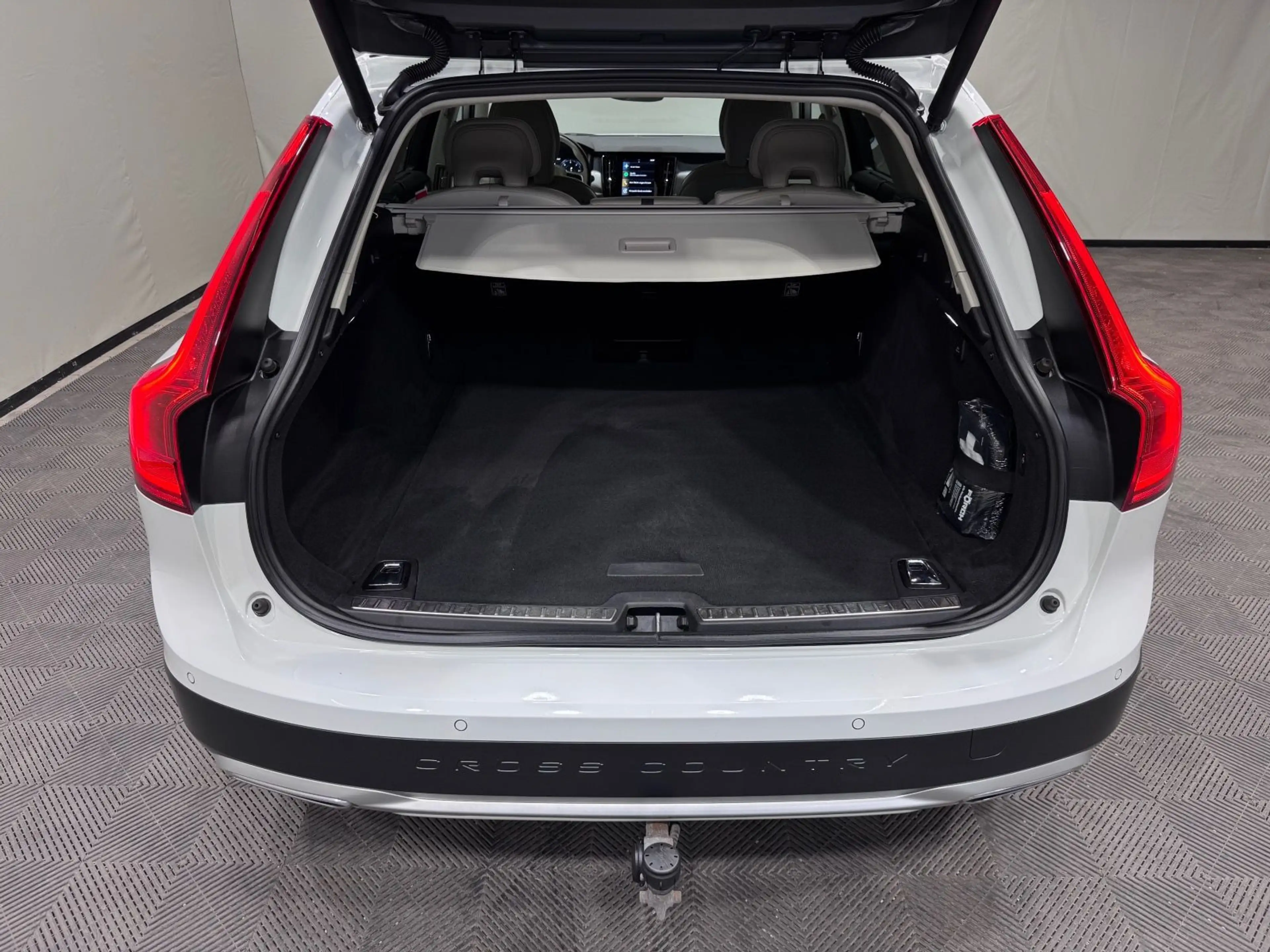 Volvo V90 Cross Country Pro D5 AWD | AHK LED NAVI 360° — photo 13