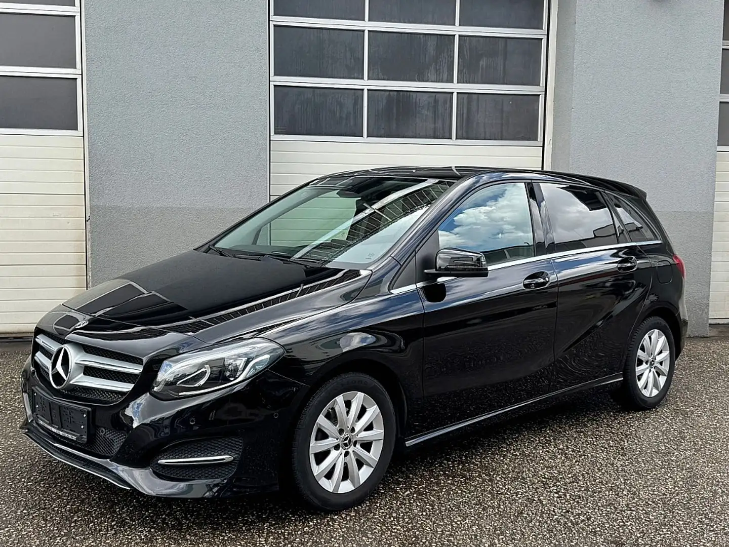 Mercedes-Benz B 180 d Aut. Schwarz - 1