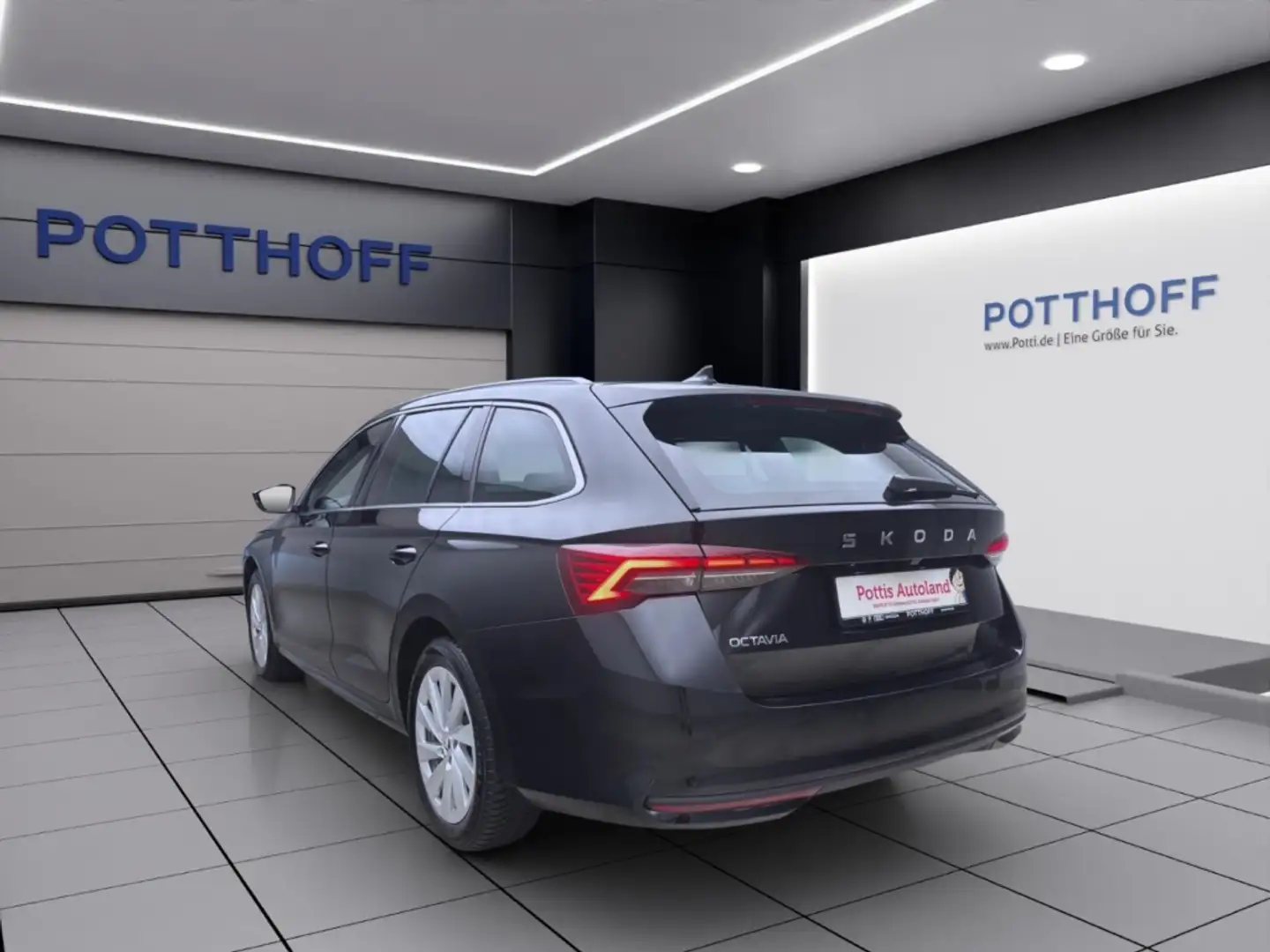 Skoda Octavia Combi 1.5 eTSI DSG SELECTION NAVI PDC MATRIX Schwarz - 2