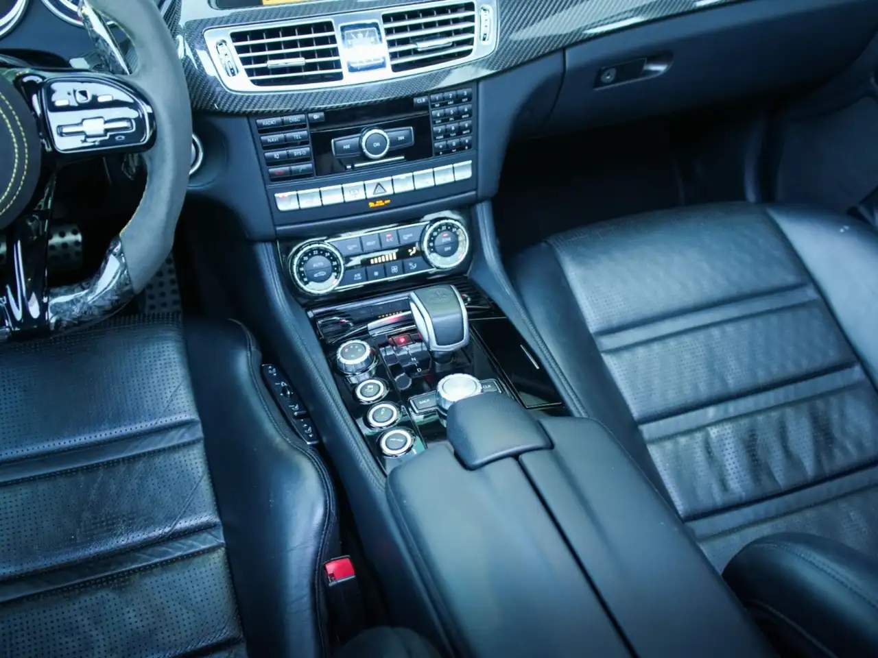 Mercedes-Benz CLS снимка Mercedes-Benz CLS