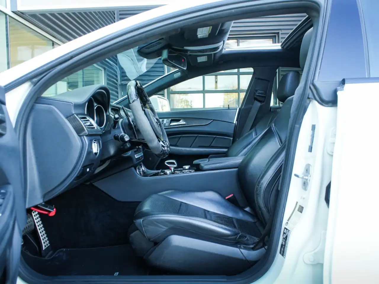 Mercedes-Benz CLS снимка Mercedes-Benz CLS