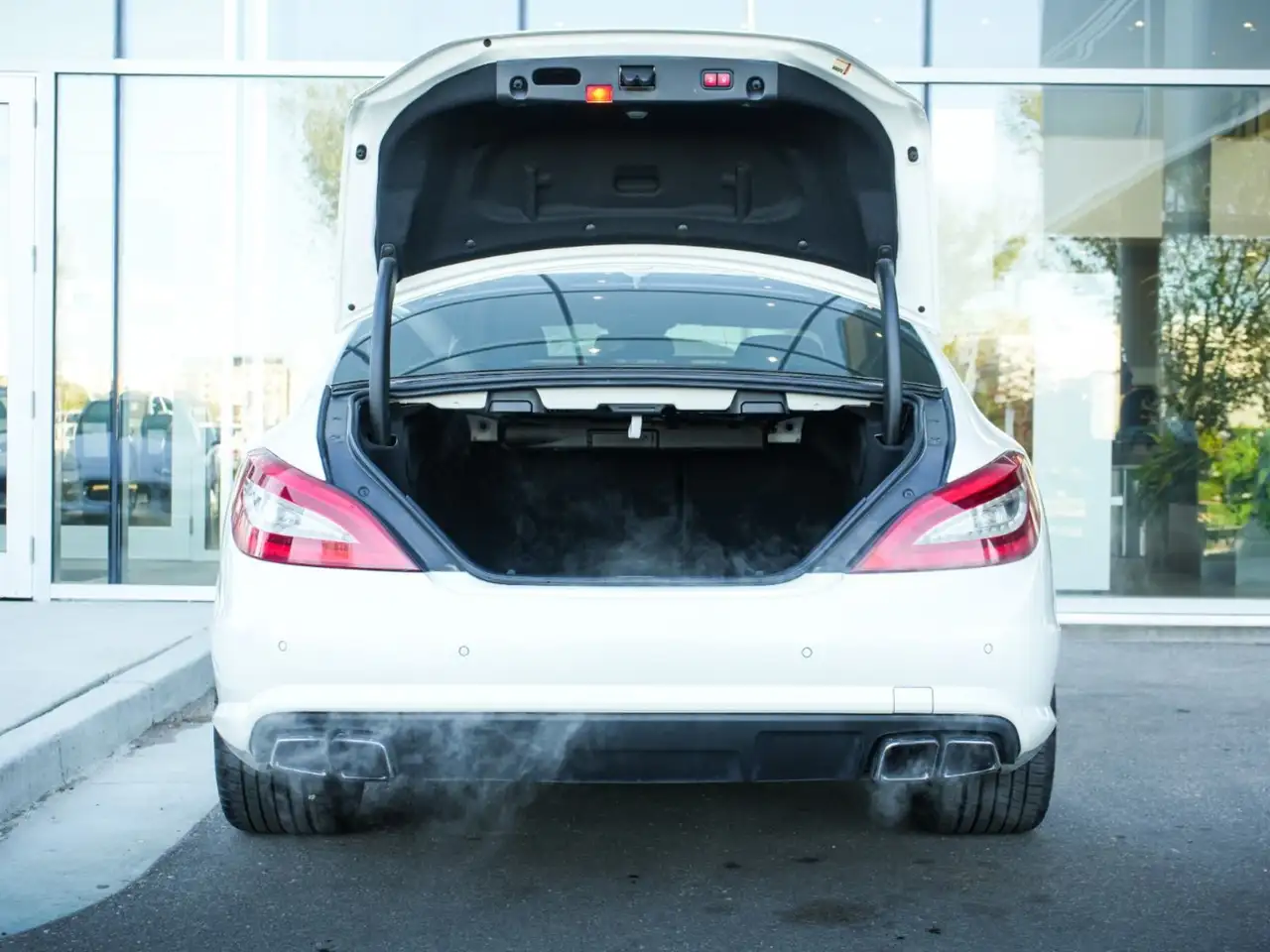 Mercedes-Benz CLS снимка Mercedes-Benz CLS