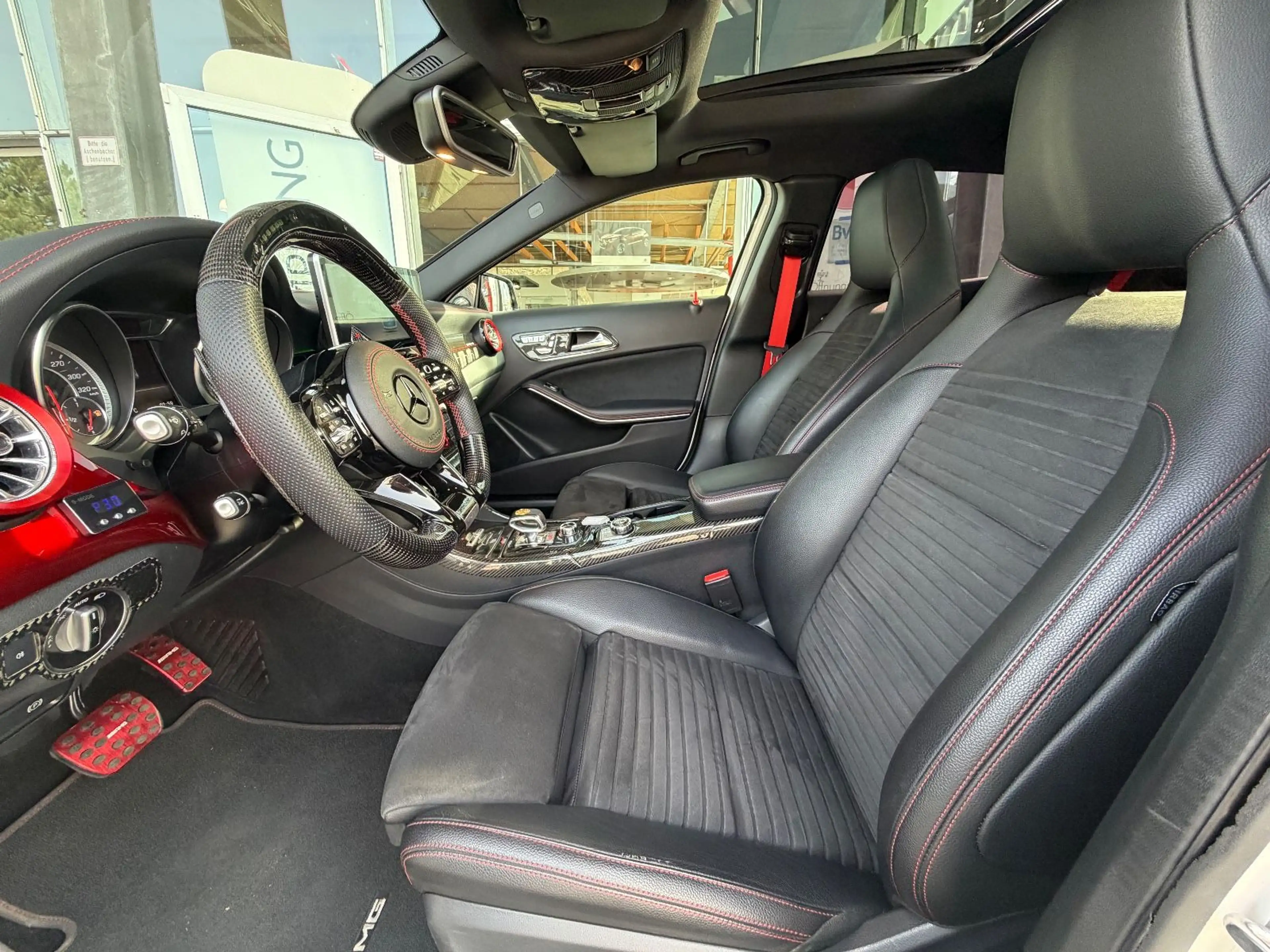 Mercedes-Benz GLA 45 AMG 4Matic 7G-DCT/PANO/KEYLES/RFK/HARMAN/ — photo 11