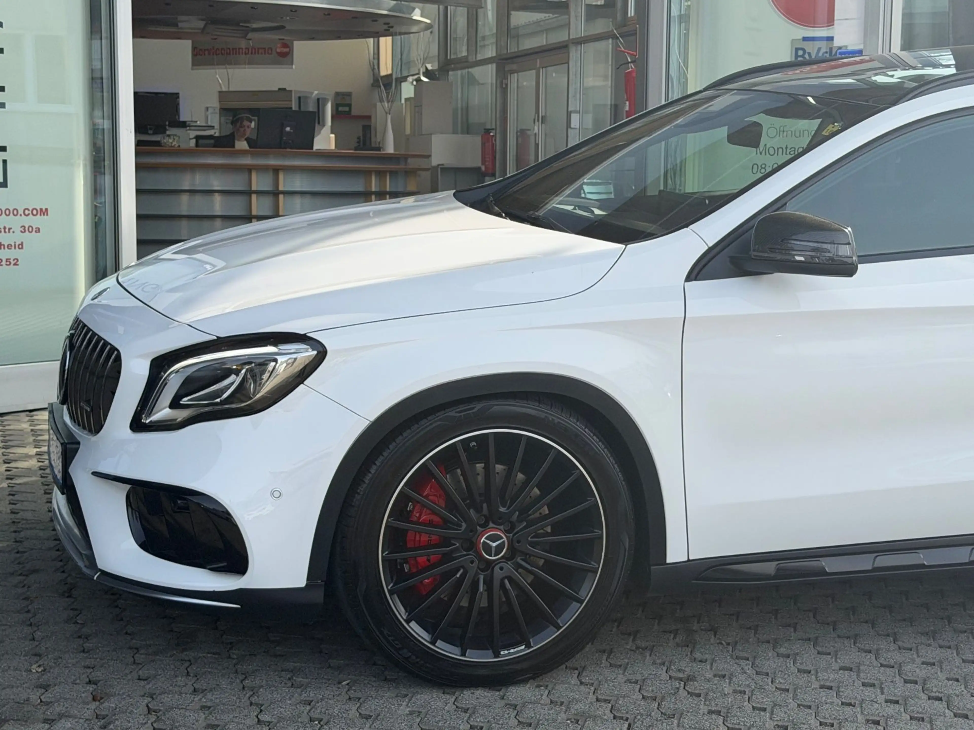 Mercedes-Benz GLA 45 AMG 4Matic 7G-DCT/PANO/KEYLES/RFK/HARMAN/ — photo 3