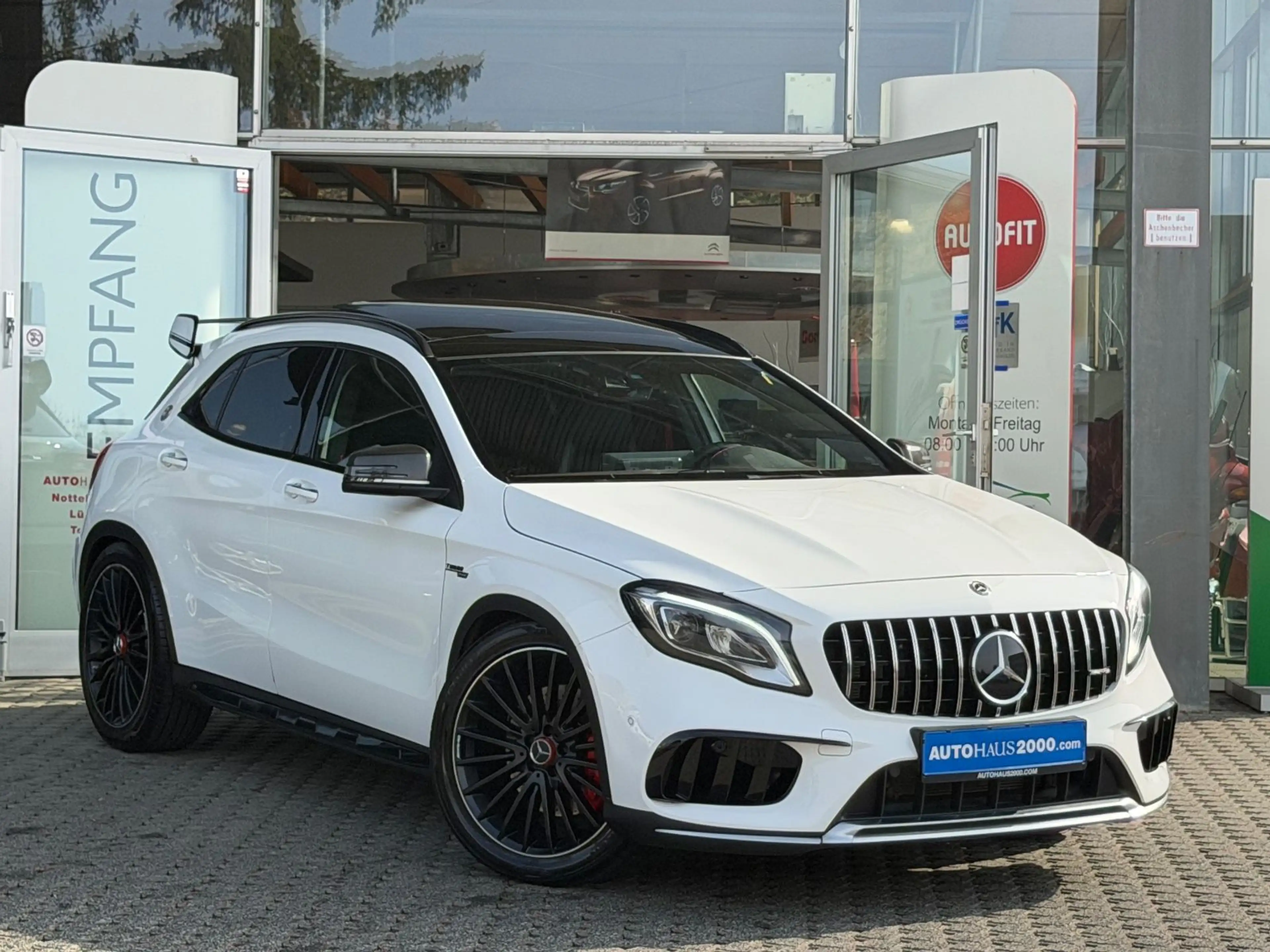 Mercedes-Benz GLA 45 AMG 4Matic 7G-DCT/PANO/KEYLES/RFK/HARMAN/ — photo 9