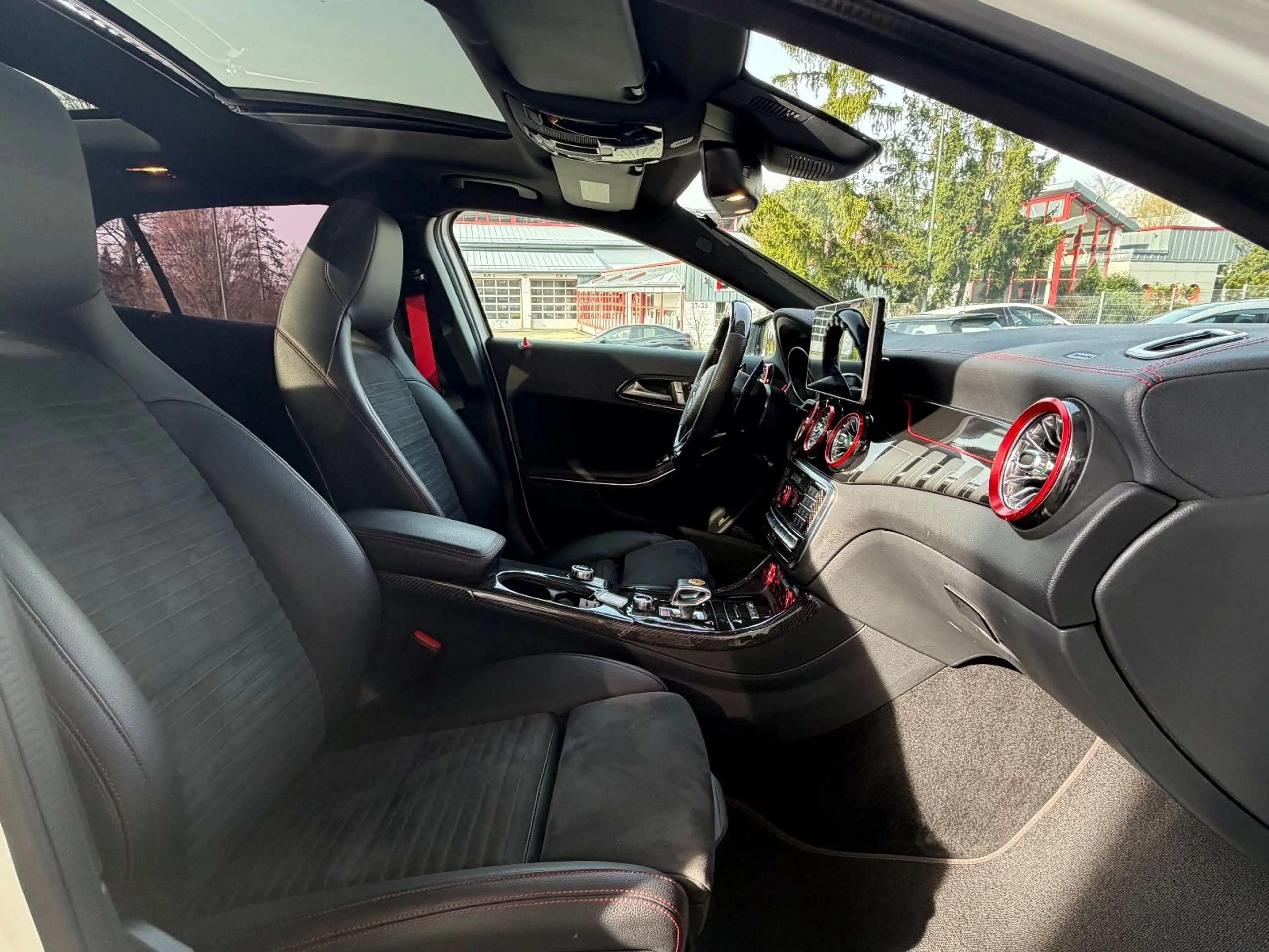 Mercedes-Benz GLA 45 AMG 4Matic 7G-DCT/PANO/KEYLES/RFK/HARMAN/ — photo 15
