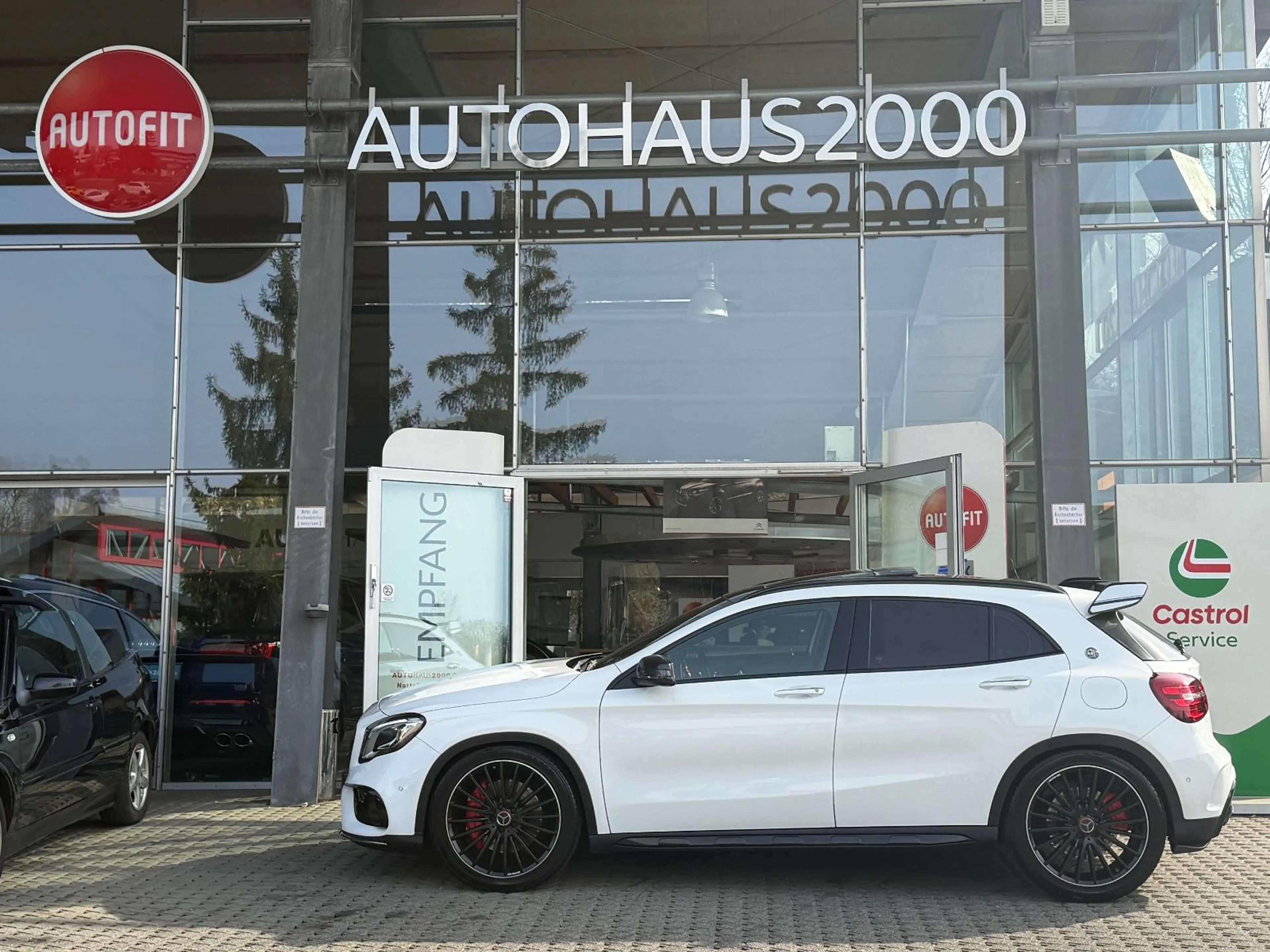 Mercedes-Benz GLA 45 AMG 4Matic 7G-DCT/PANO/KEYLES/RFK/HARMAN/ — photo 2