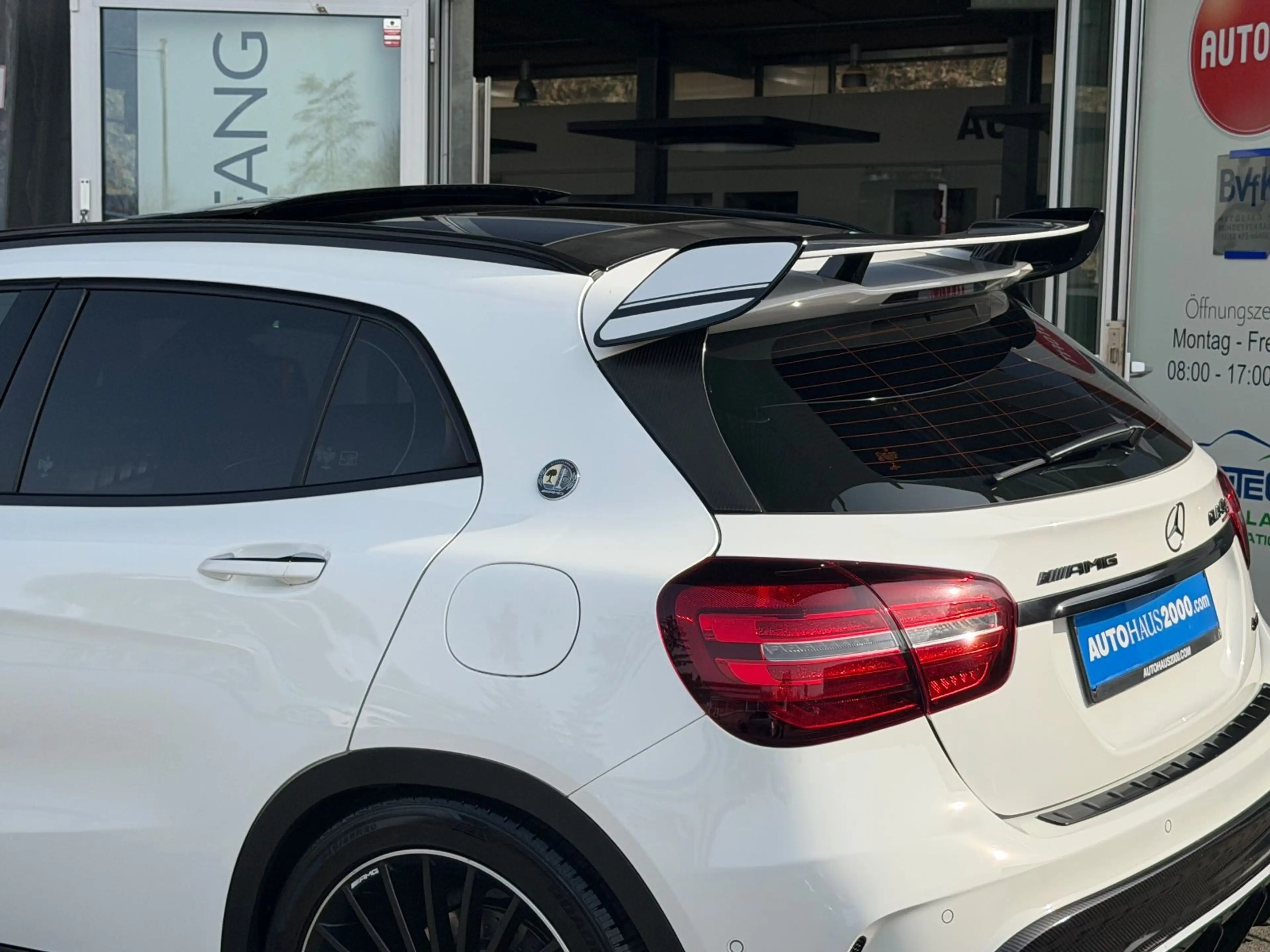 Mercedes-Benz GLA 45 AMG 4Matic 7G-DCT/PANO/KEYLES/RFK/HARMAN/ — photo 4