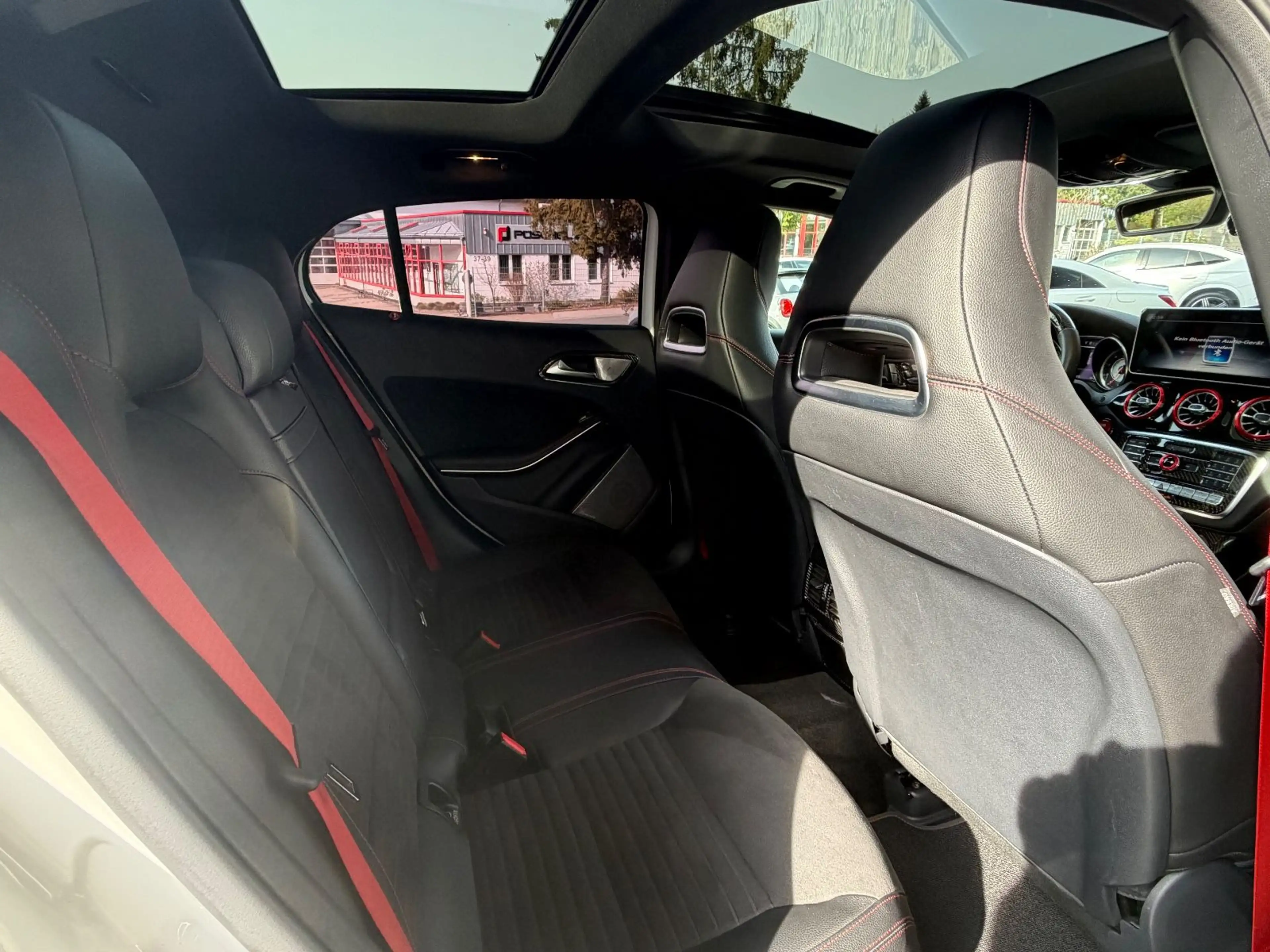 Mercedes-Benz GLA 45 AMG 4Matic 7G-DCT/PANO/KEYLES/RFK/HARMAN/ — photo 14