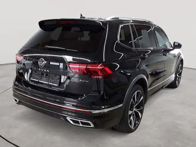 Volkswagen Tiguan view 4