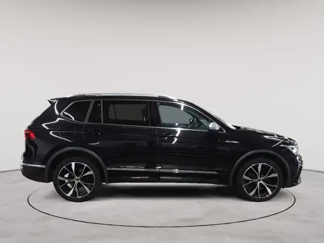Volkswagen Tiguan view 3