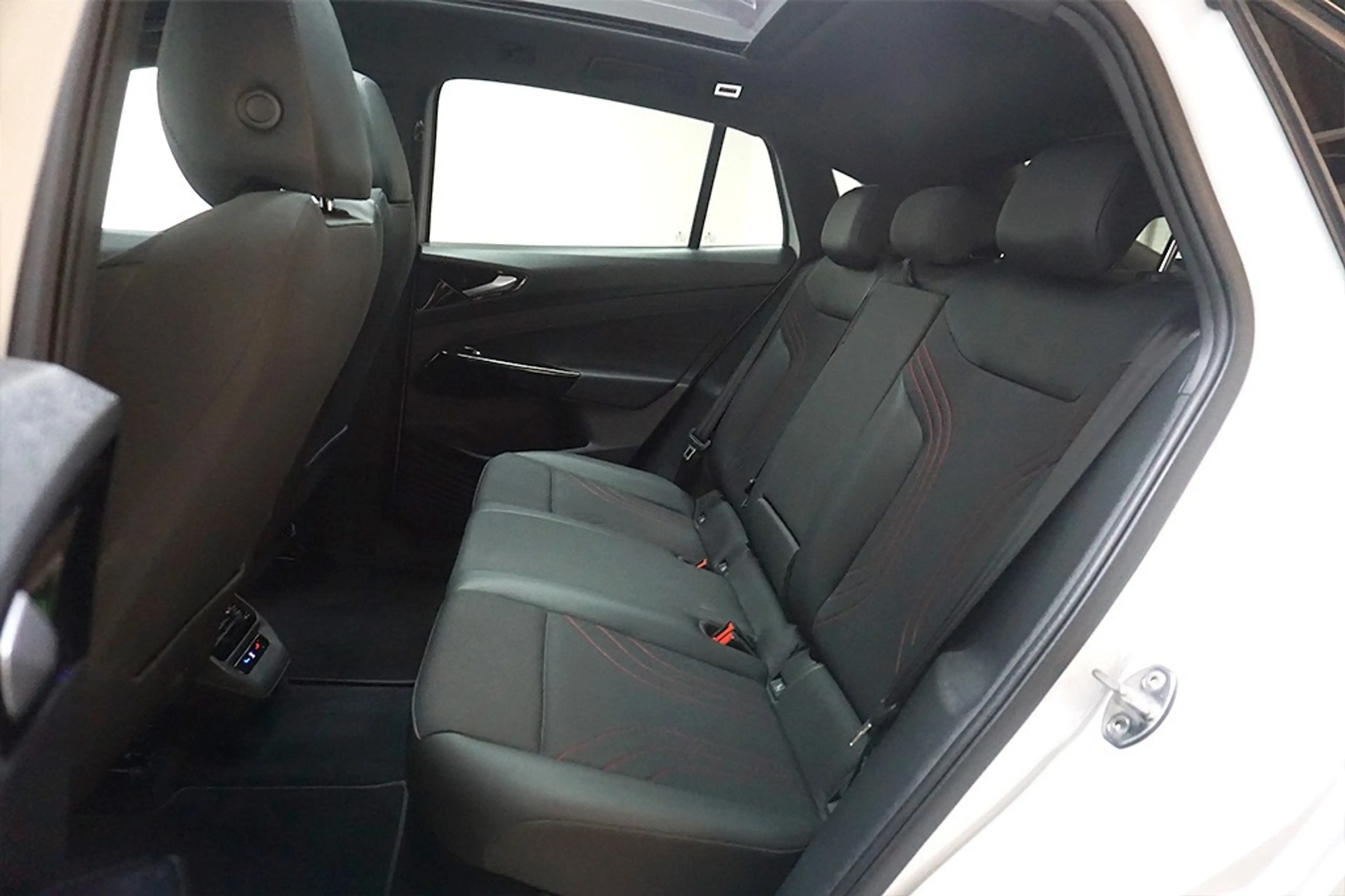 Volkswagen ID.5 GTX 4M 220KW Virtual Pano AHK Wärmepumpe — photo 14