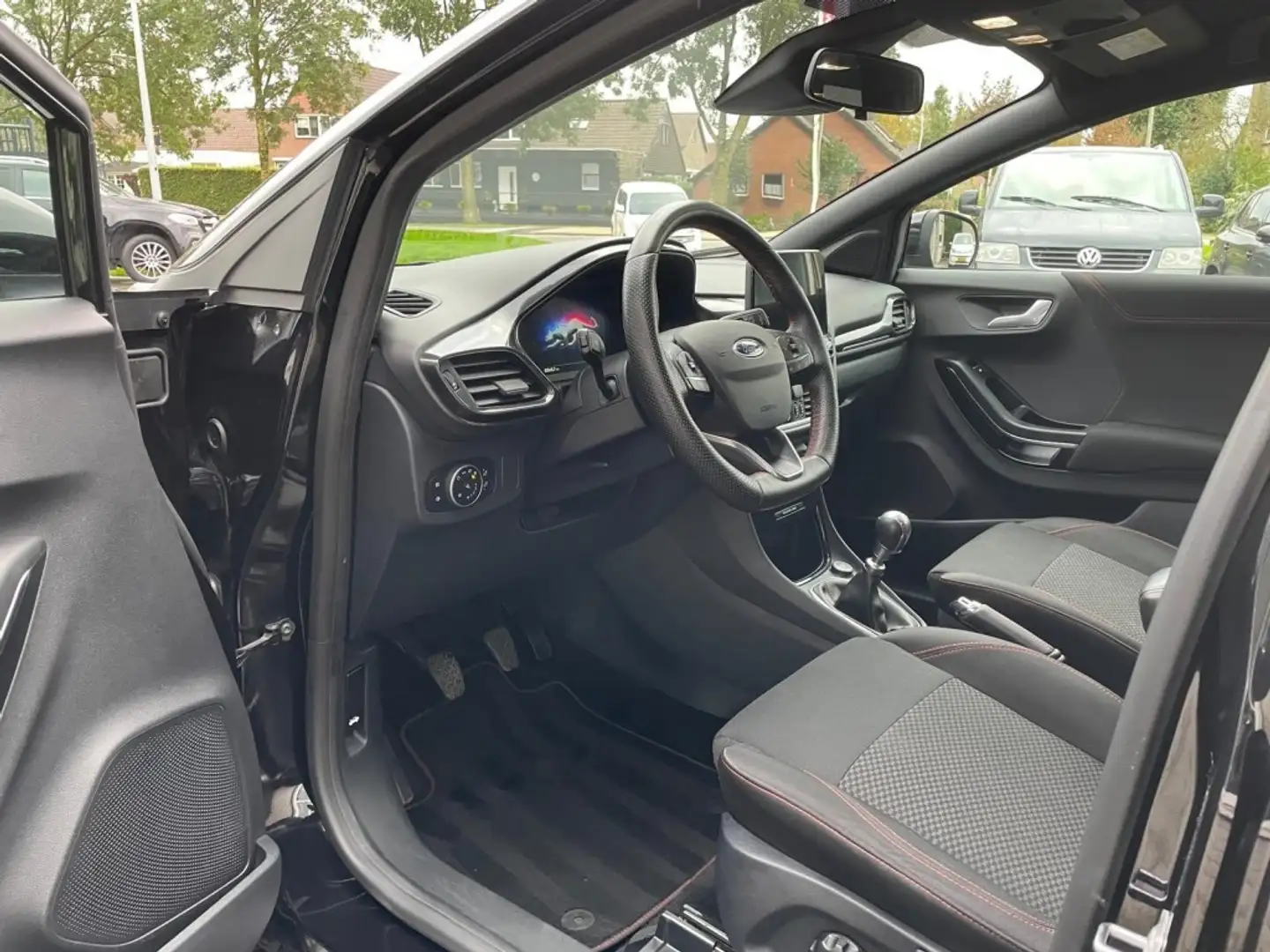 Ford Puma 1.0  HYBRID ST-LINE, LED, Navi, Carplay, Actieprij Zwart - 2