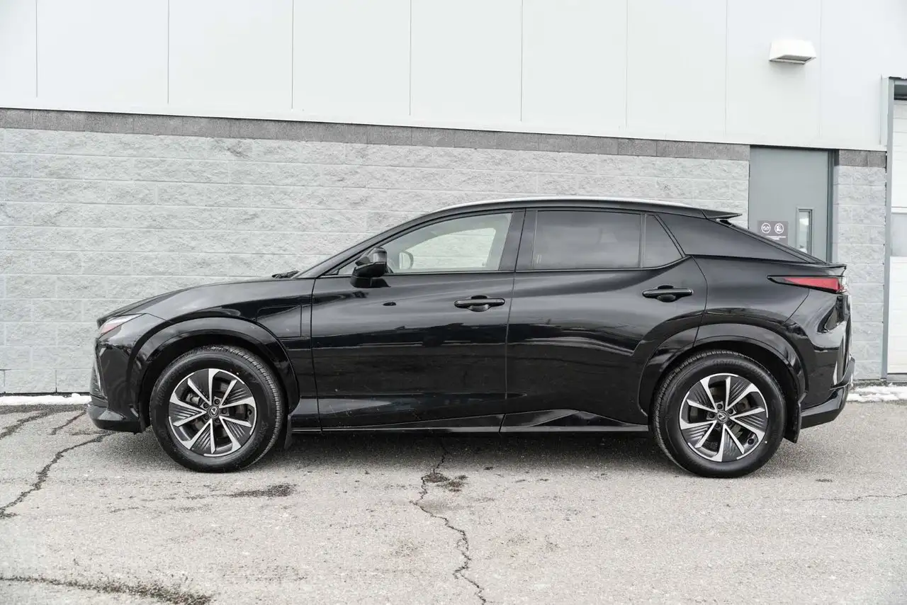 Lexus RZ снимка Lexus RZ