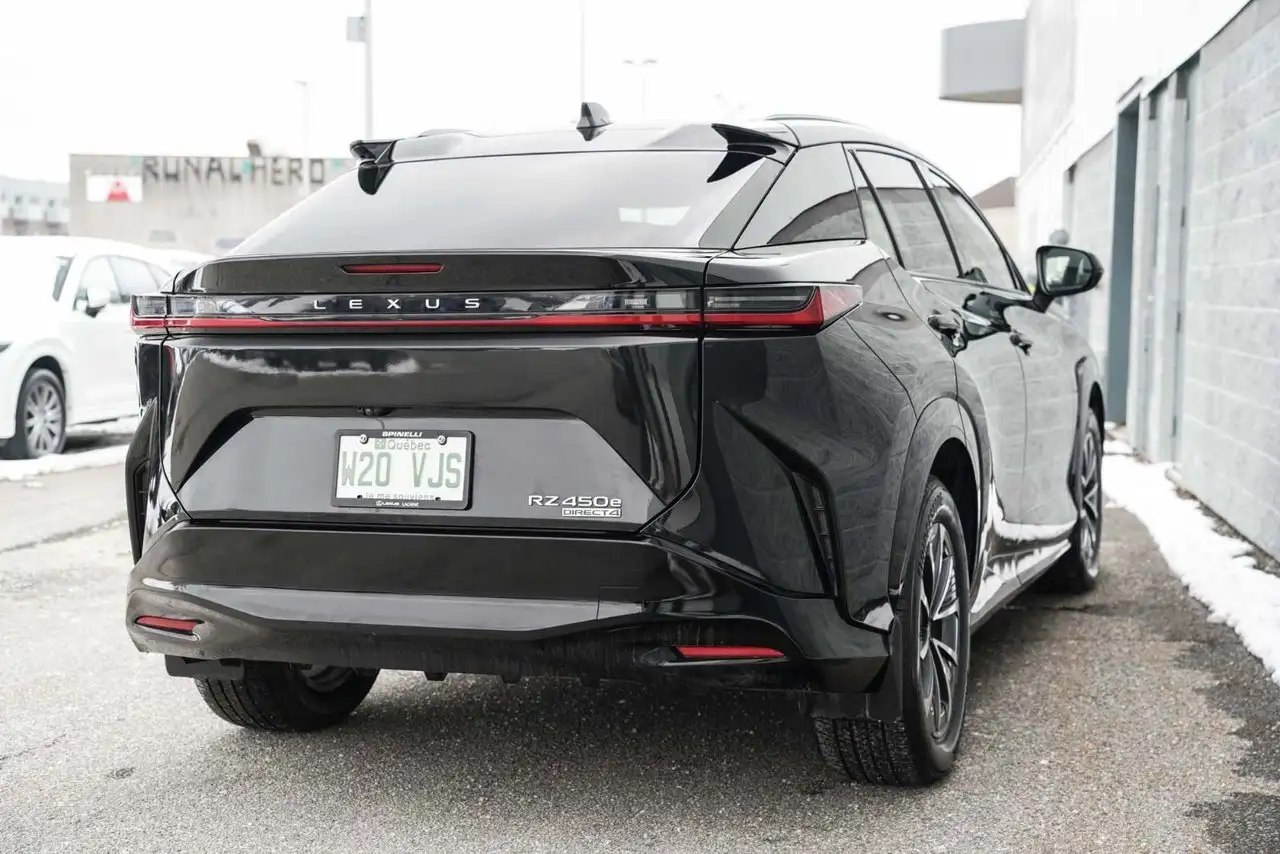 Lexus RZ снимка Lexus RZ
