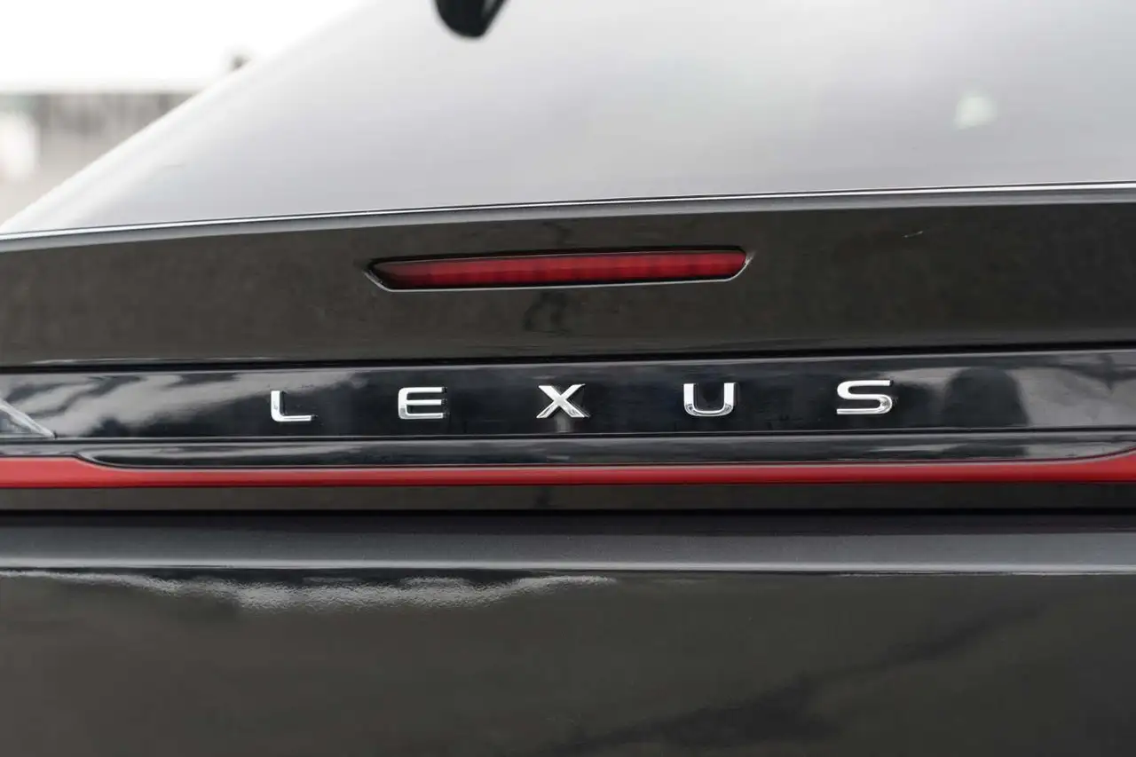 Lexus RZ снимка Lexus RZ