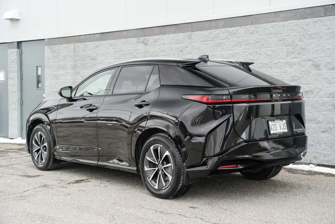 Lexus RZ снимка Lexus RZ