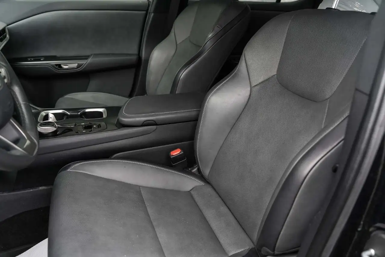 Lexus RZ снимка Lexus RZ