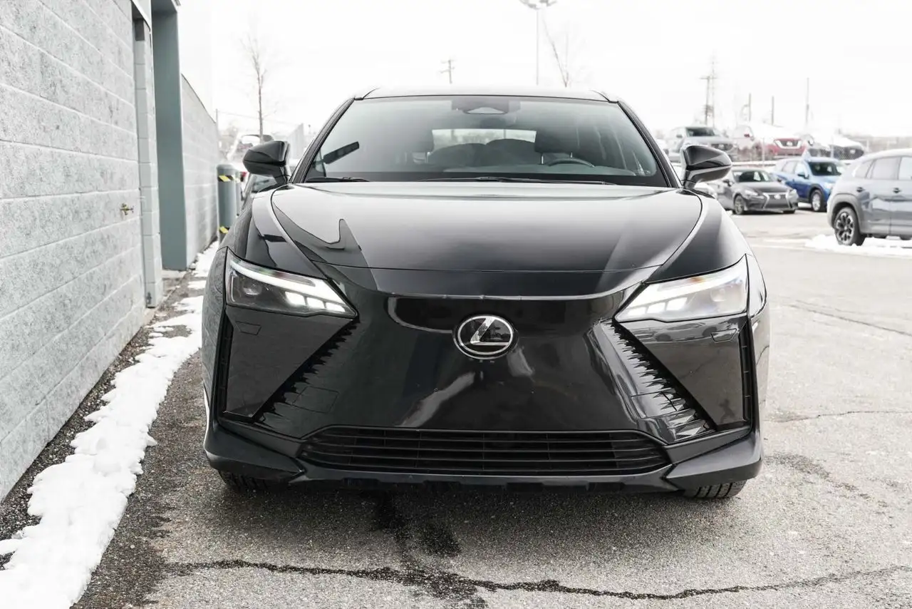 Lexus RZ снимка Lexus RZ