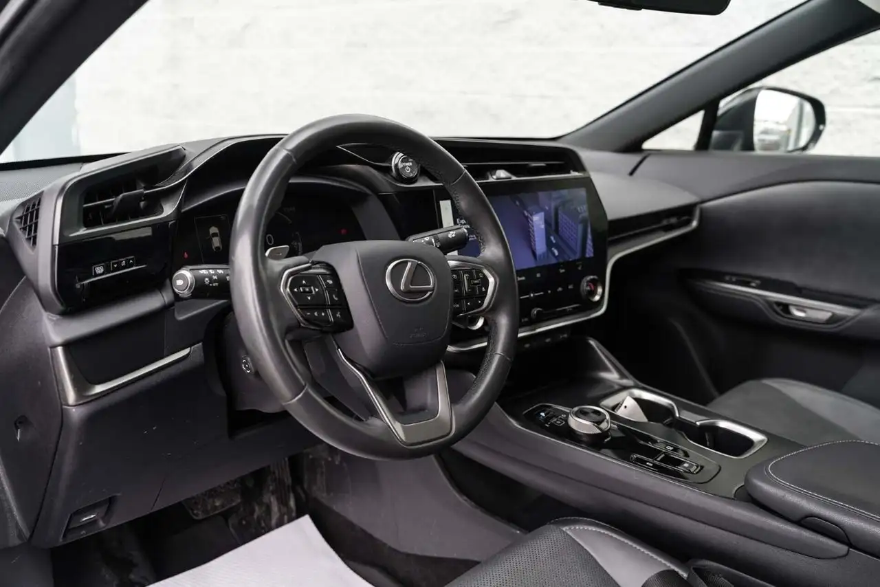Lexus RZ снимка Lexus RZ
