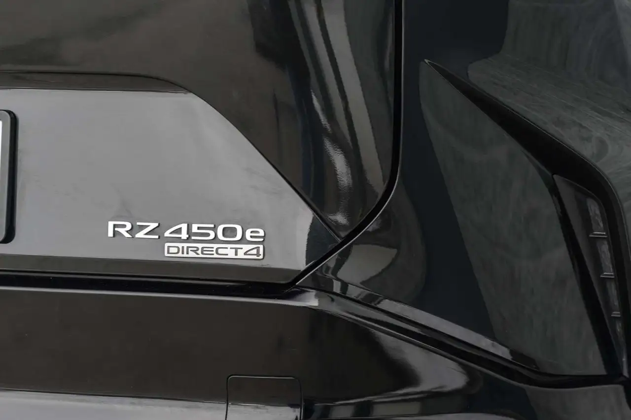 Lexus RZ снимка Lexus RZ