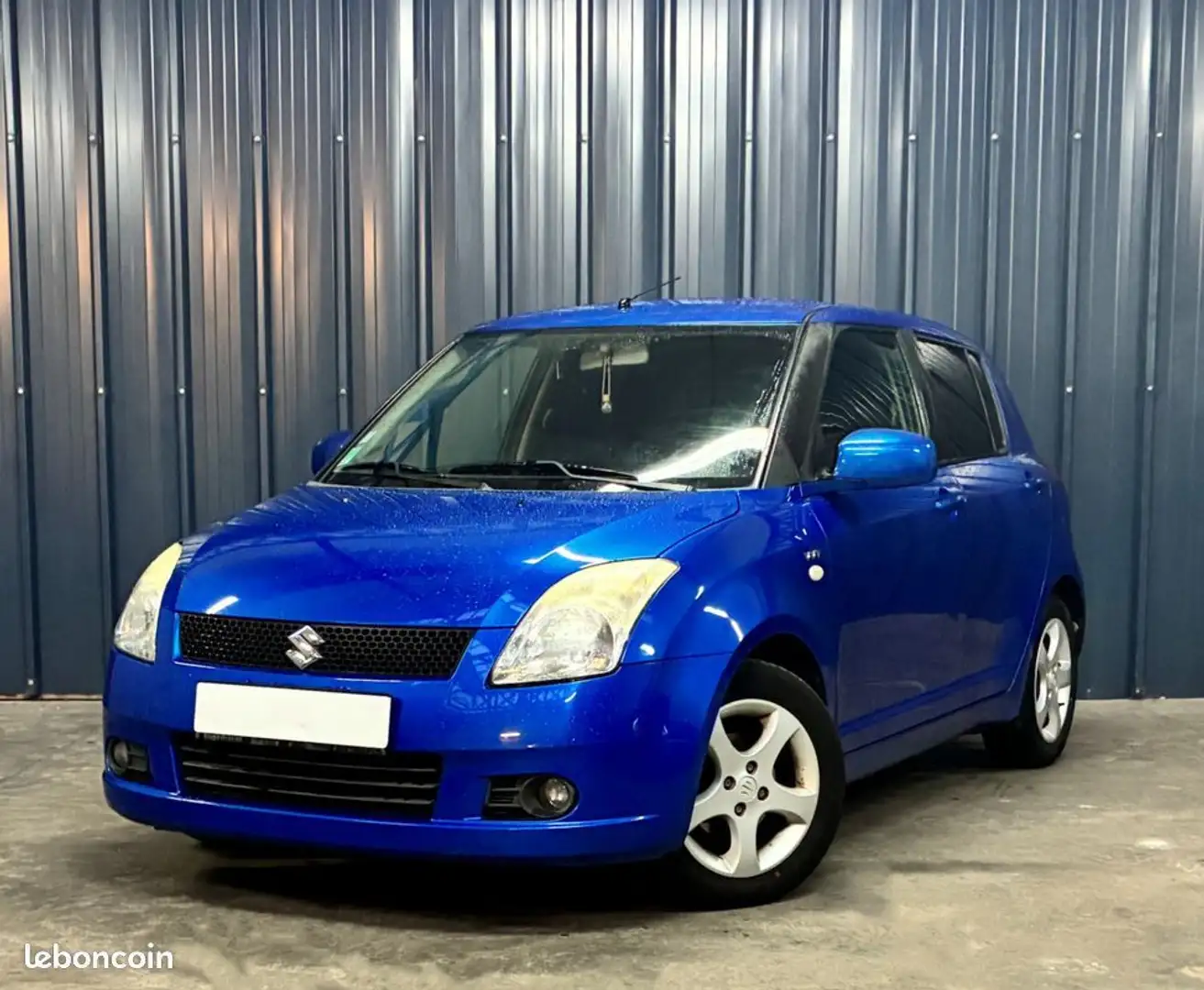 Suzuki Swift 1.5 102ch Garantie 1 an Sièges chauffants Radars de recul Bluetooth Ouverture et démarrage sans clé Azul - 1