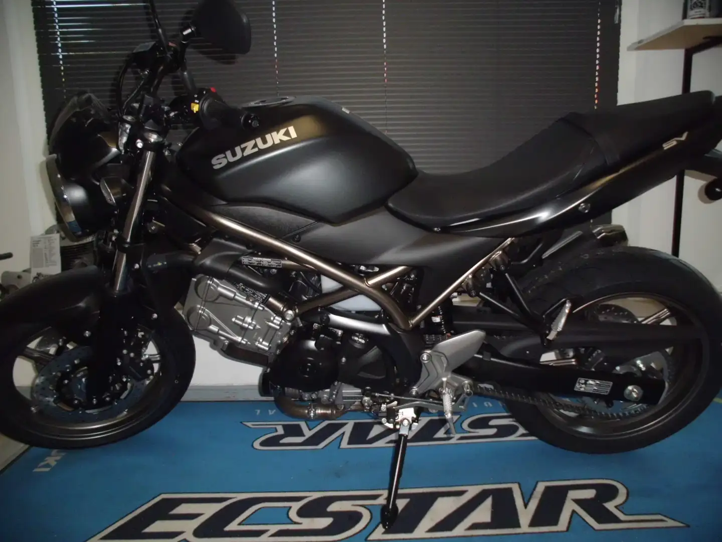 Suzuki SV 650 SV650AM5 Schwarz - 1