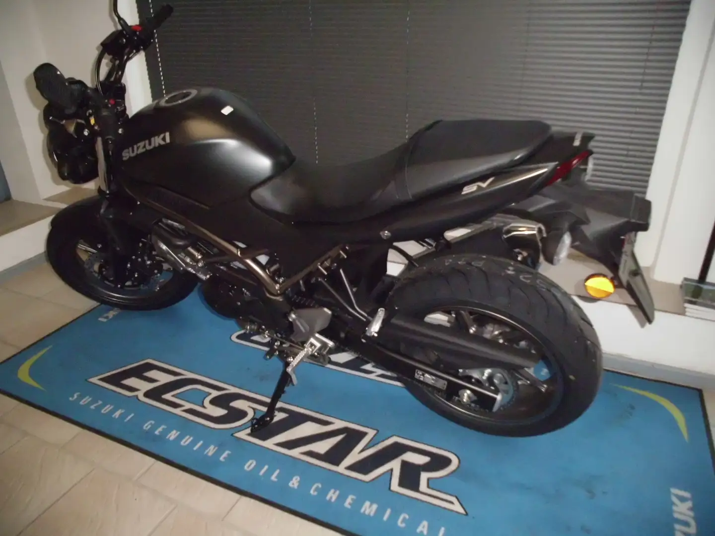 Suzuki SV 650 SV650AM5 Schwarz - 2