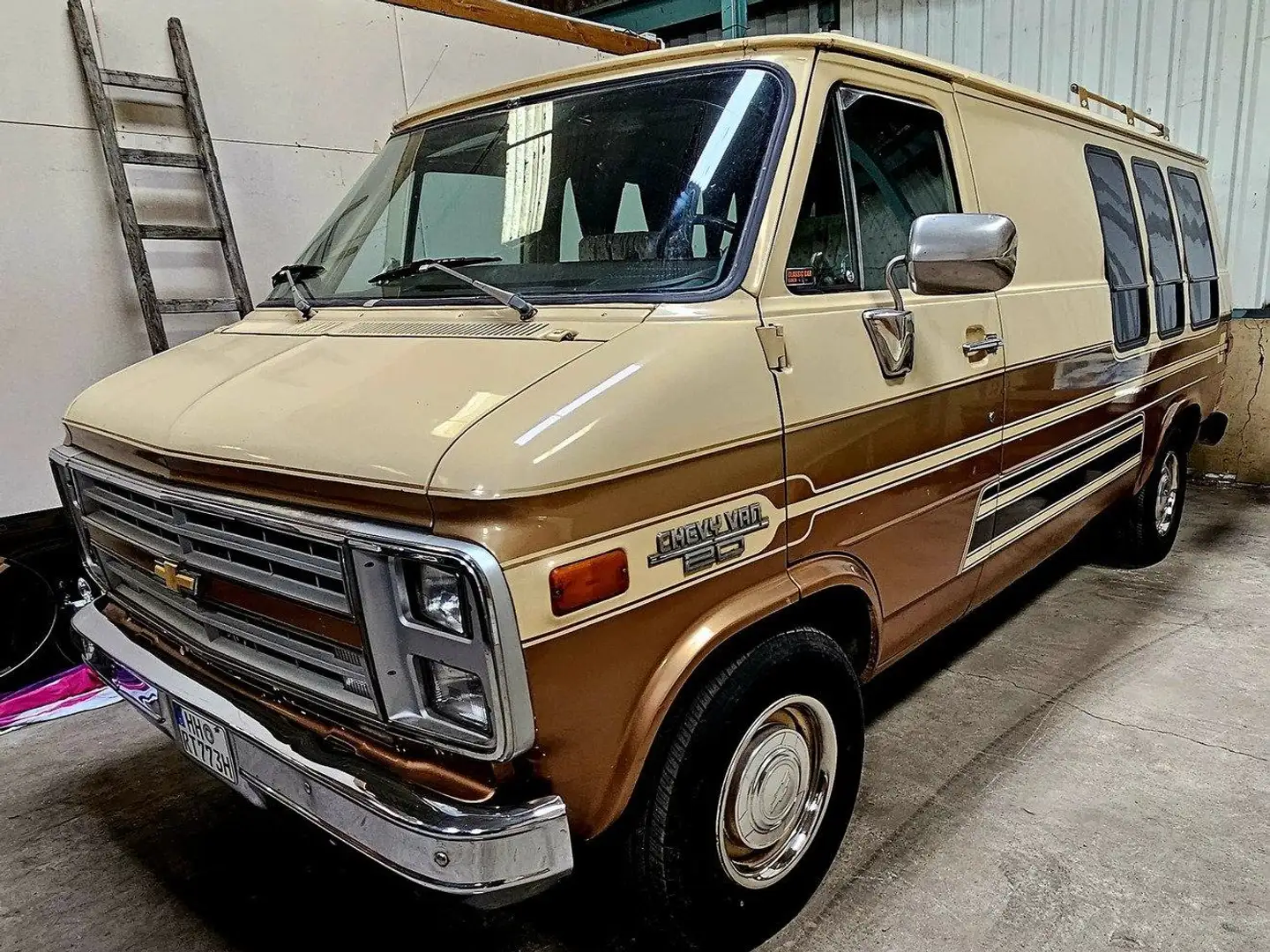 Chevrolet G G20 Beige - 1