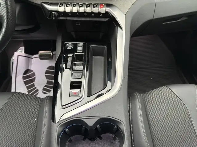 Peugeot 3008 view 11