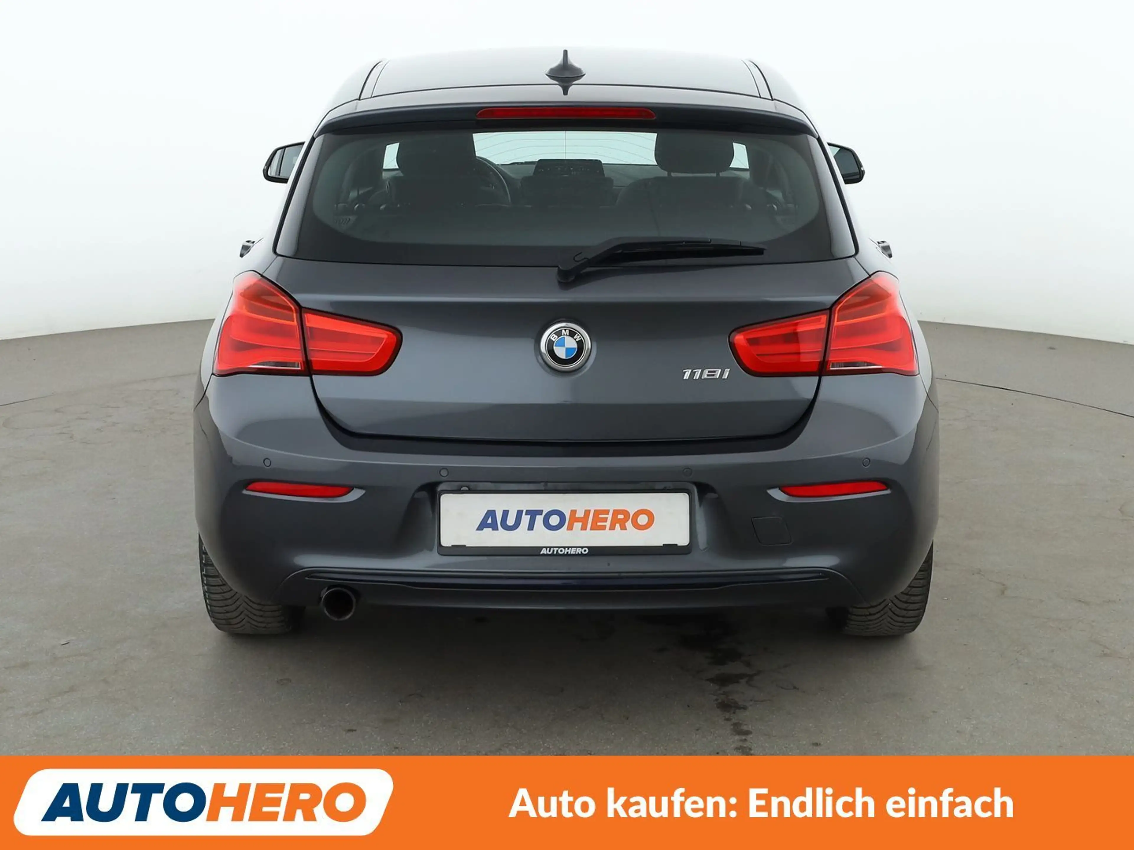 BMW 118 118i Sport Line Aut. *NAVI*LED*TEMPO*PDC* — photo 5