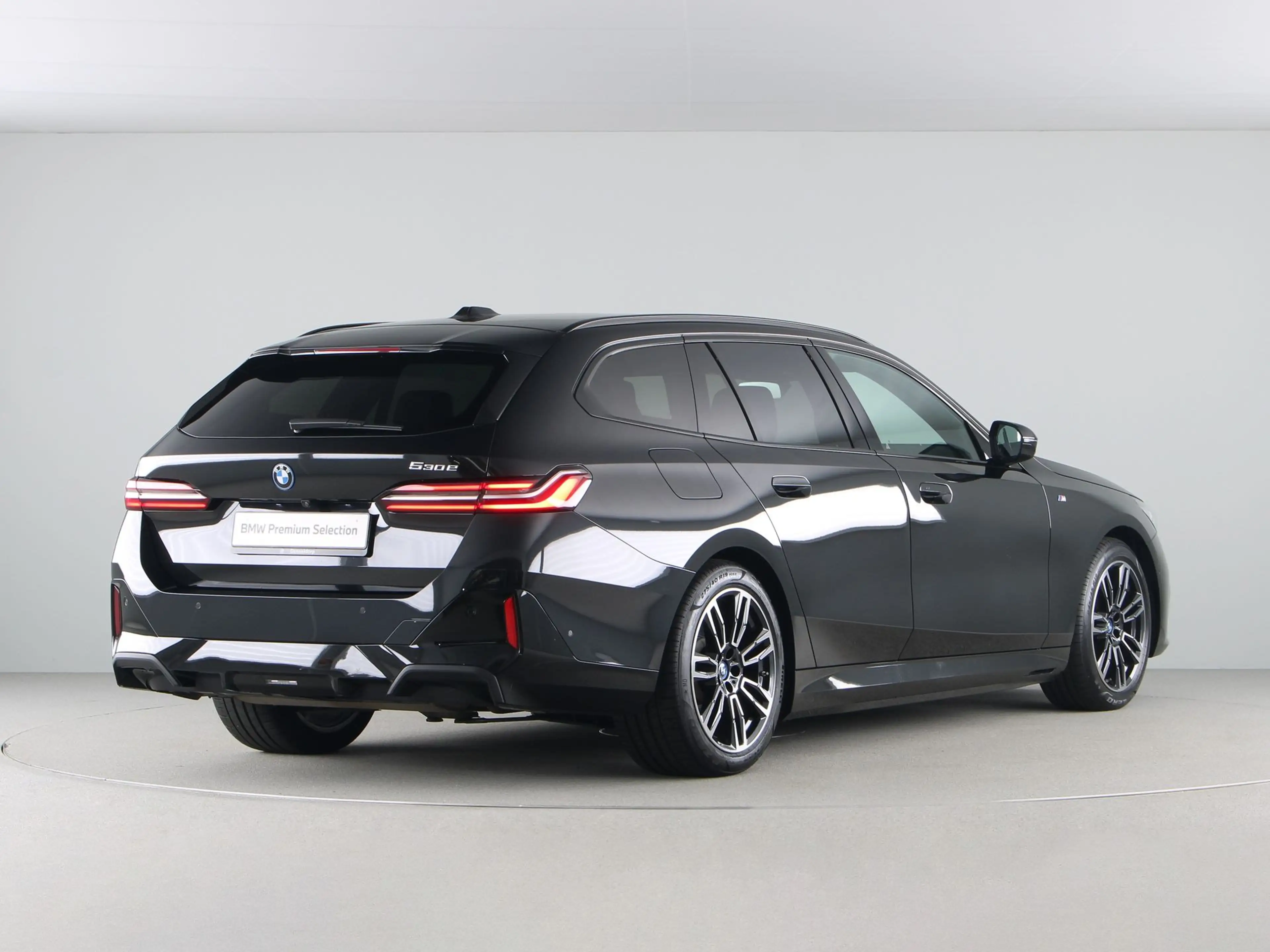BMW 530 5 Serie 530e Touring M-Sport — photo 9