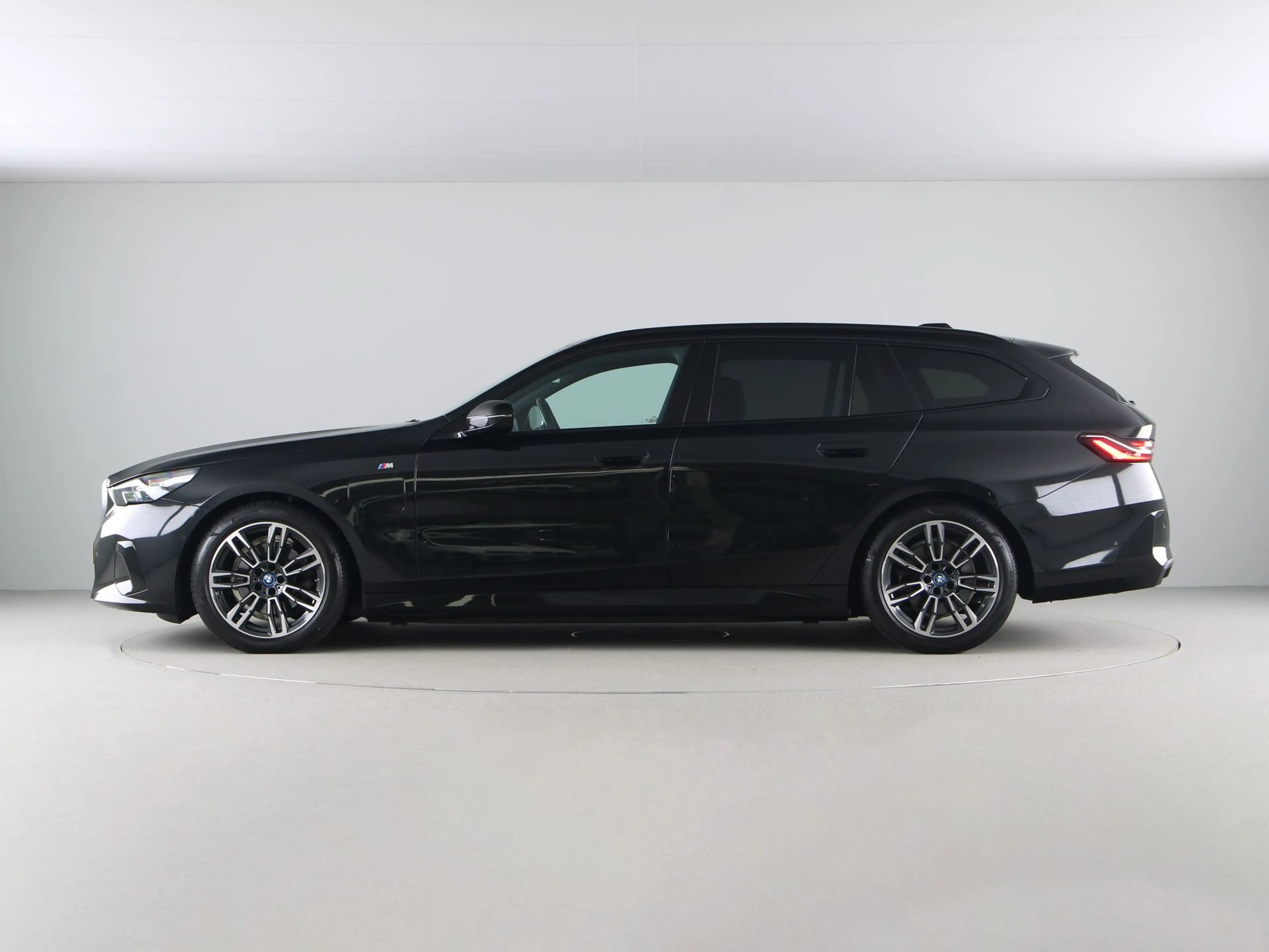 BMW 530 5 Serie 530e Touring M-Sport — photo 12