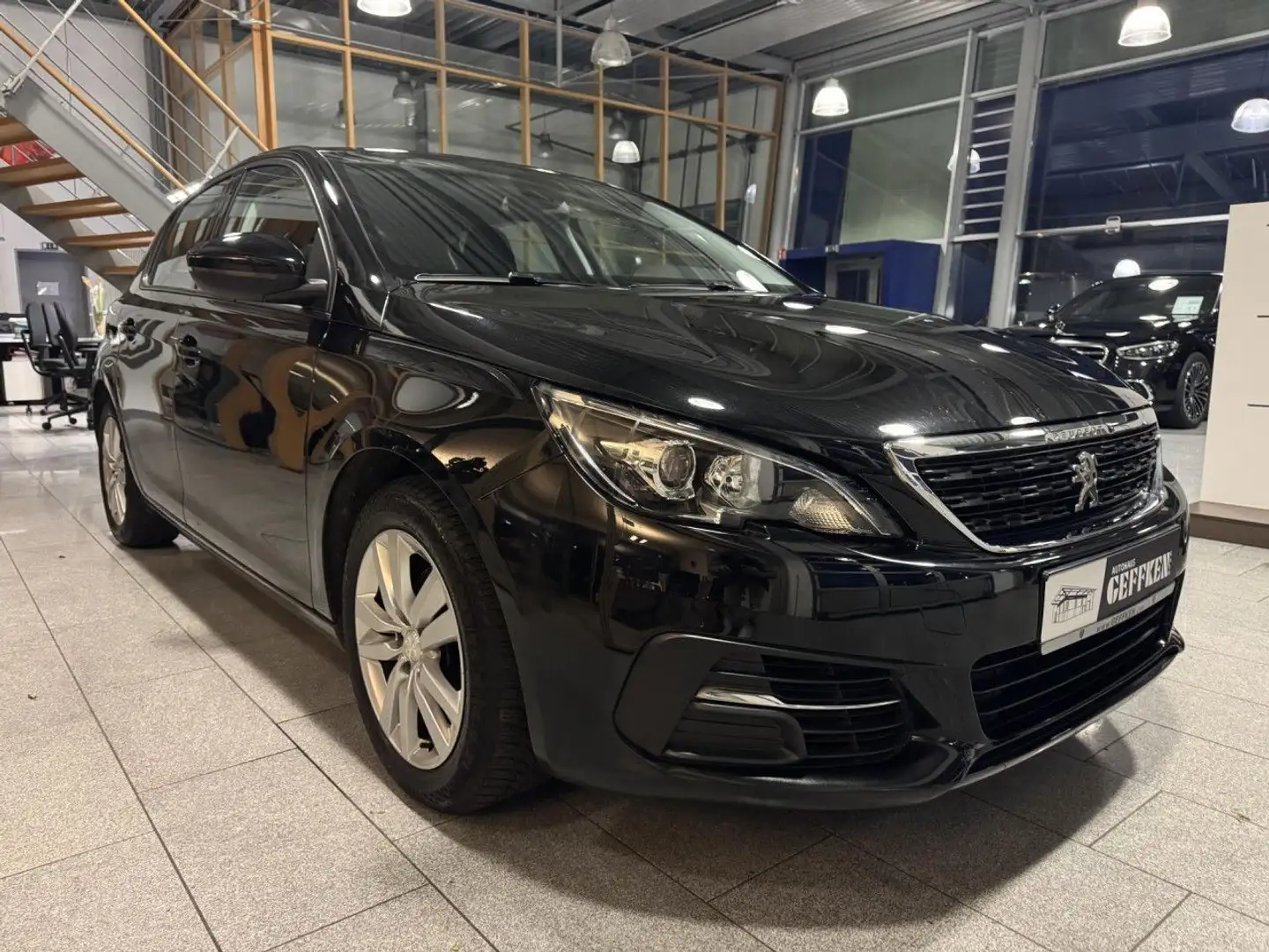 Peugeot 308 PureTech 130 Active, Kamera, Navi! Bluetooth Noir - 2