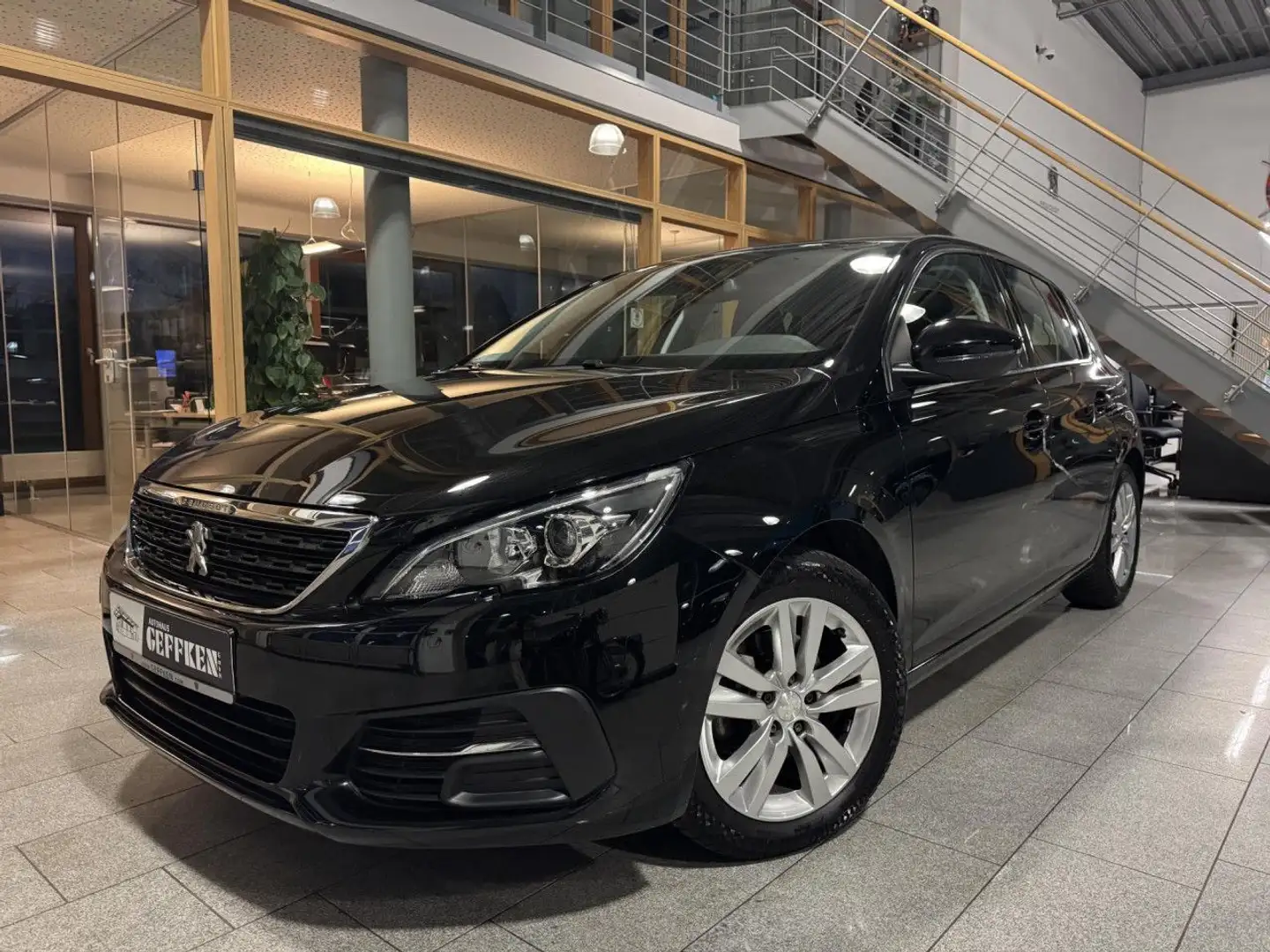 Peugeot 308 PureTech 130 Active, Kamera, Navi! Bluetooth Noir - 1