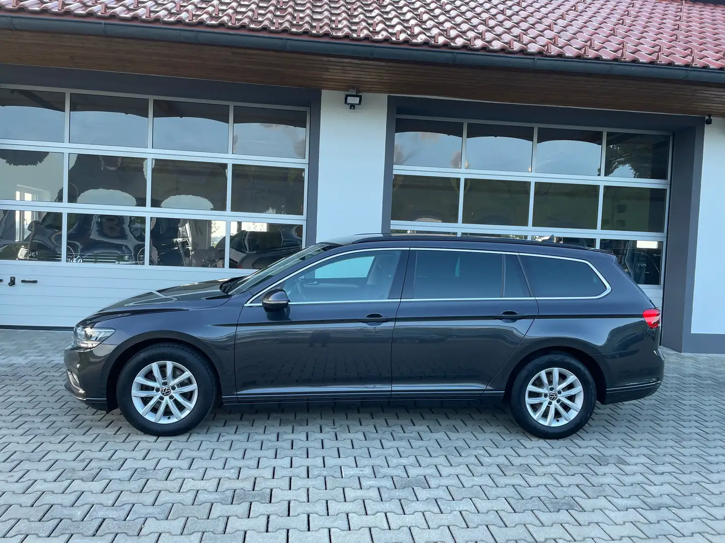 Volkswagen Passat Variant Business 2,0 TDI DSG *AHV*RFK*ACC*NAVI*APP*PDC* Grau - 2