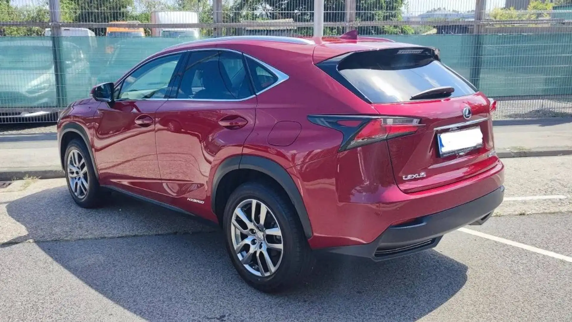 Lexus NX 300h Rot - 2