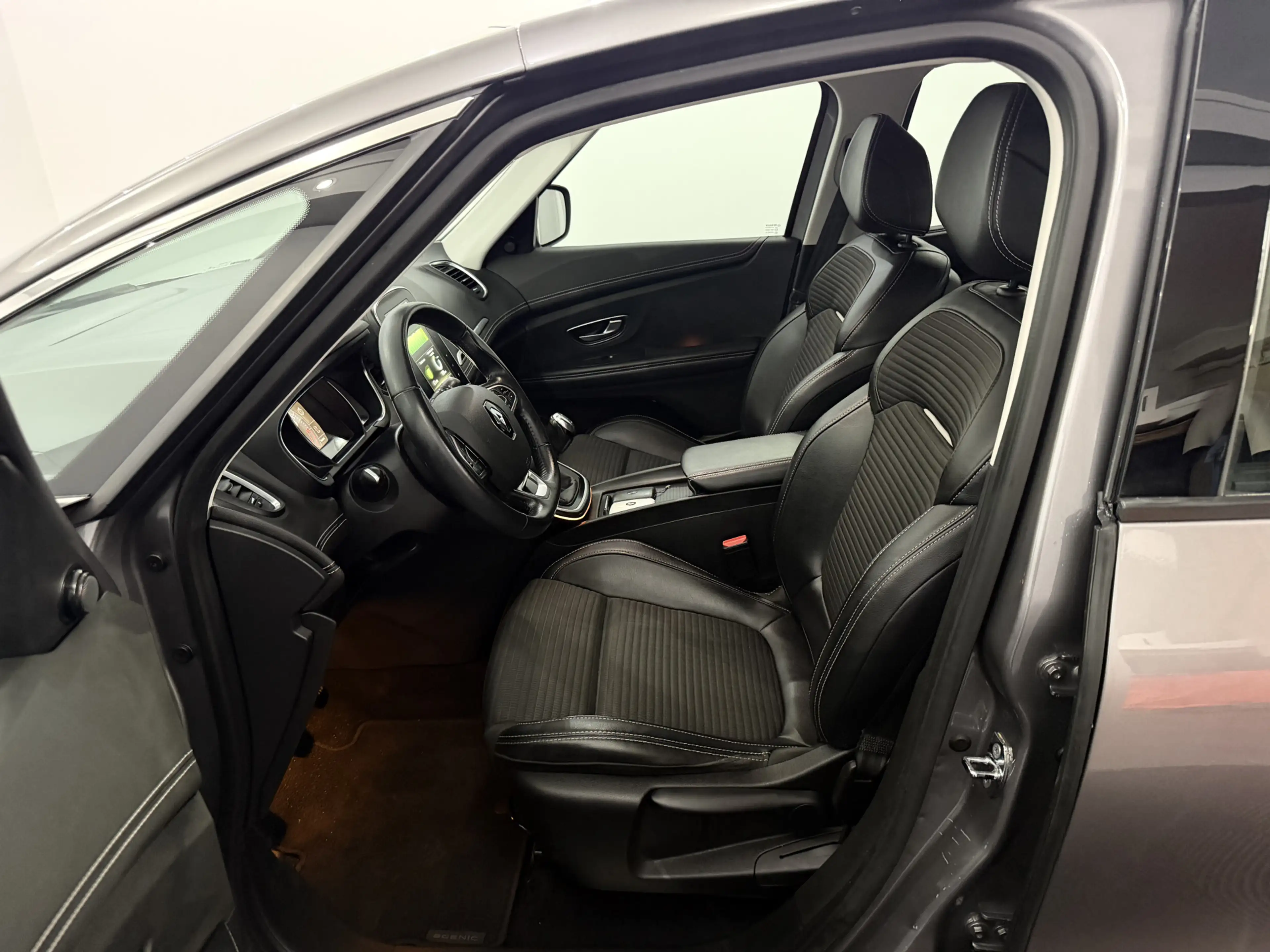 Renault Scenic 1.2 TCe Intens Clima, Half leder, Navi, Parkeersen — photo 7