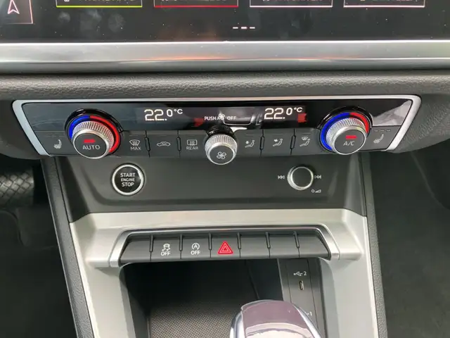 Audi Q3 view 18