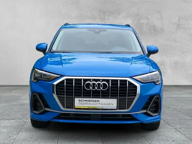 Audi Q3 view 8
