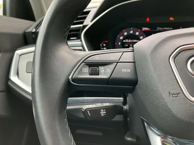 Audi Q3 view 22