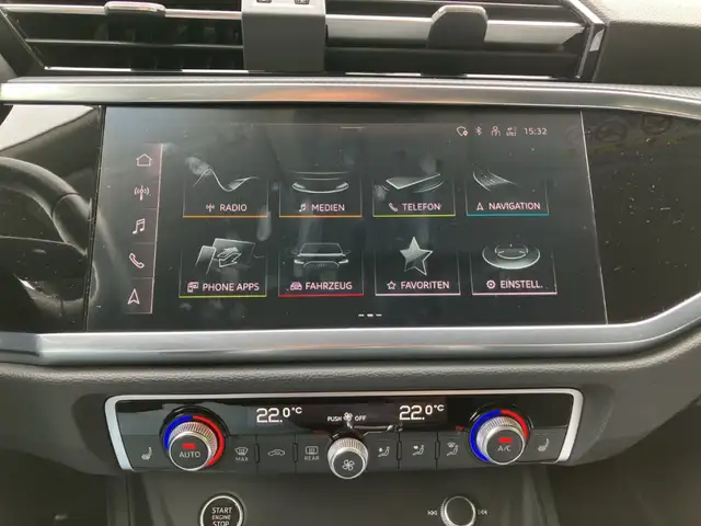 Audi Q3 view 17