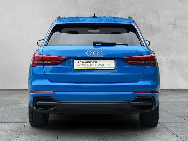 Audi Q3 view 4