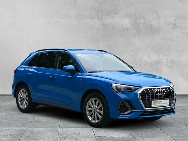 Audi Q3 view 7