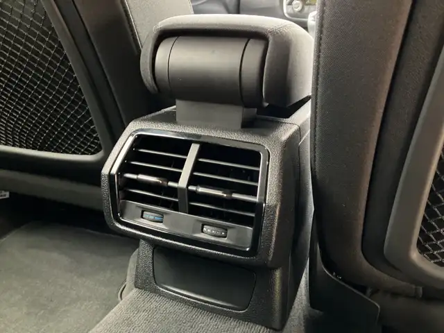 Audi Q3 view 28