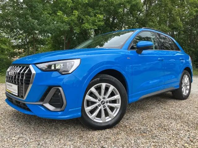 Audi Q3 view 24